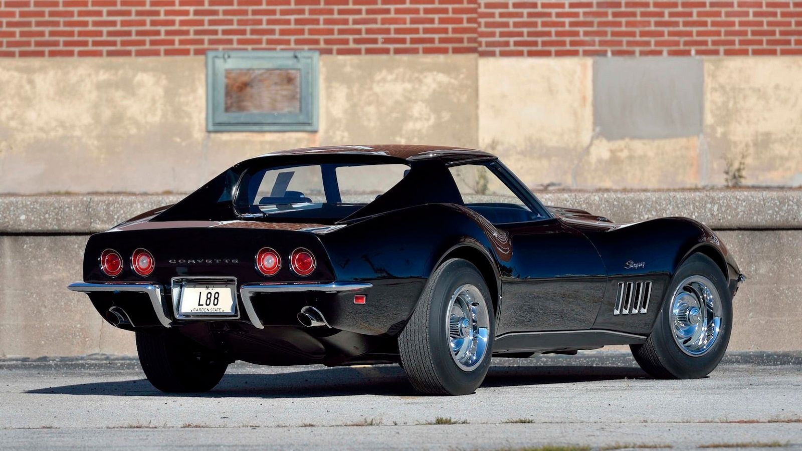 Um Chevrolet L88 Corvette 1969 estacionado 