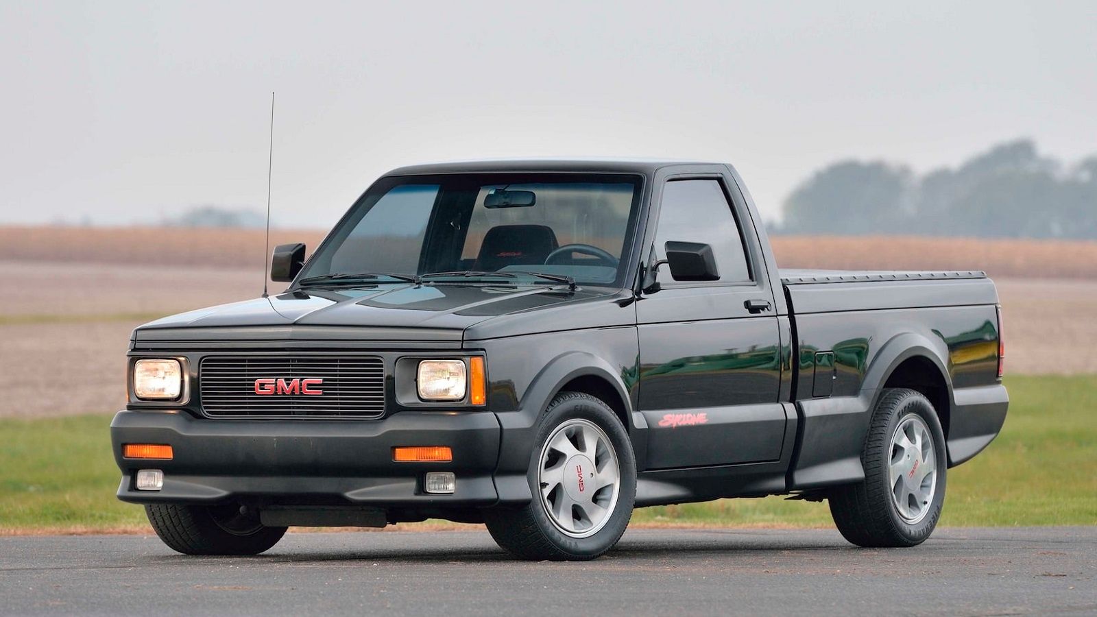 Um GMC Syclone 1991 estacionado
