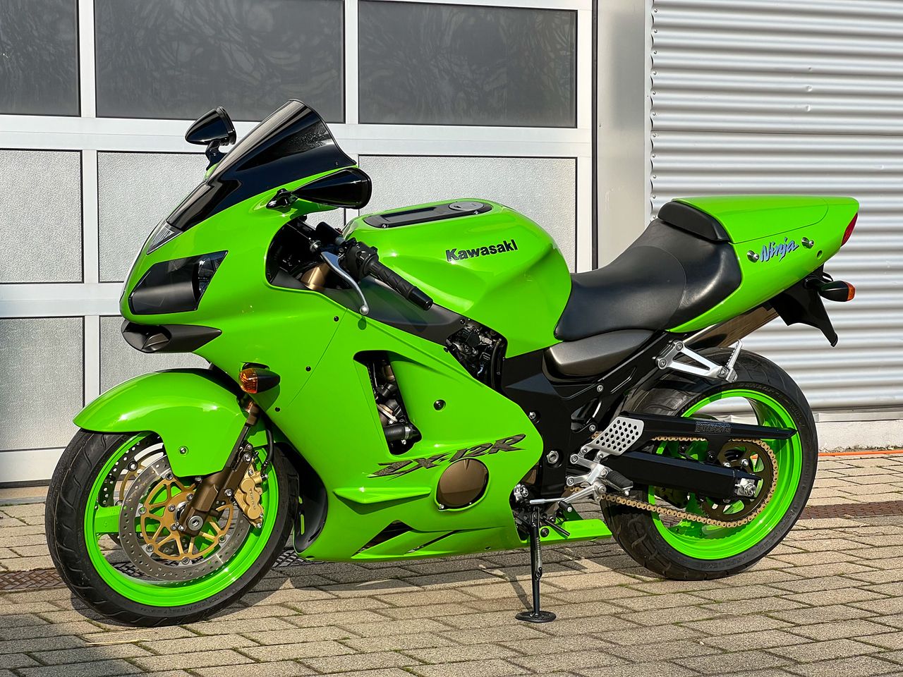 This 20-Year-Old Kawasaki Can Kick The New Suzuki Hayabusa's Butt