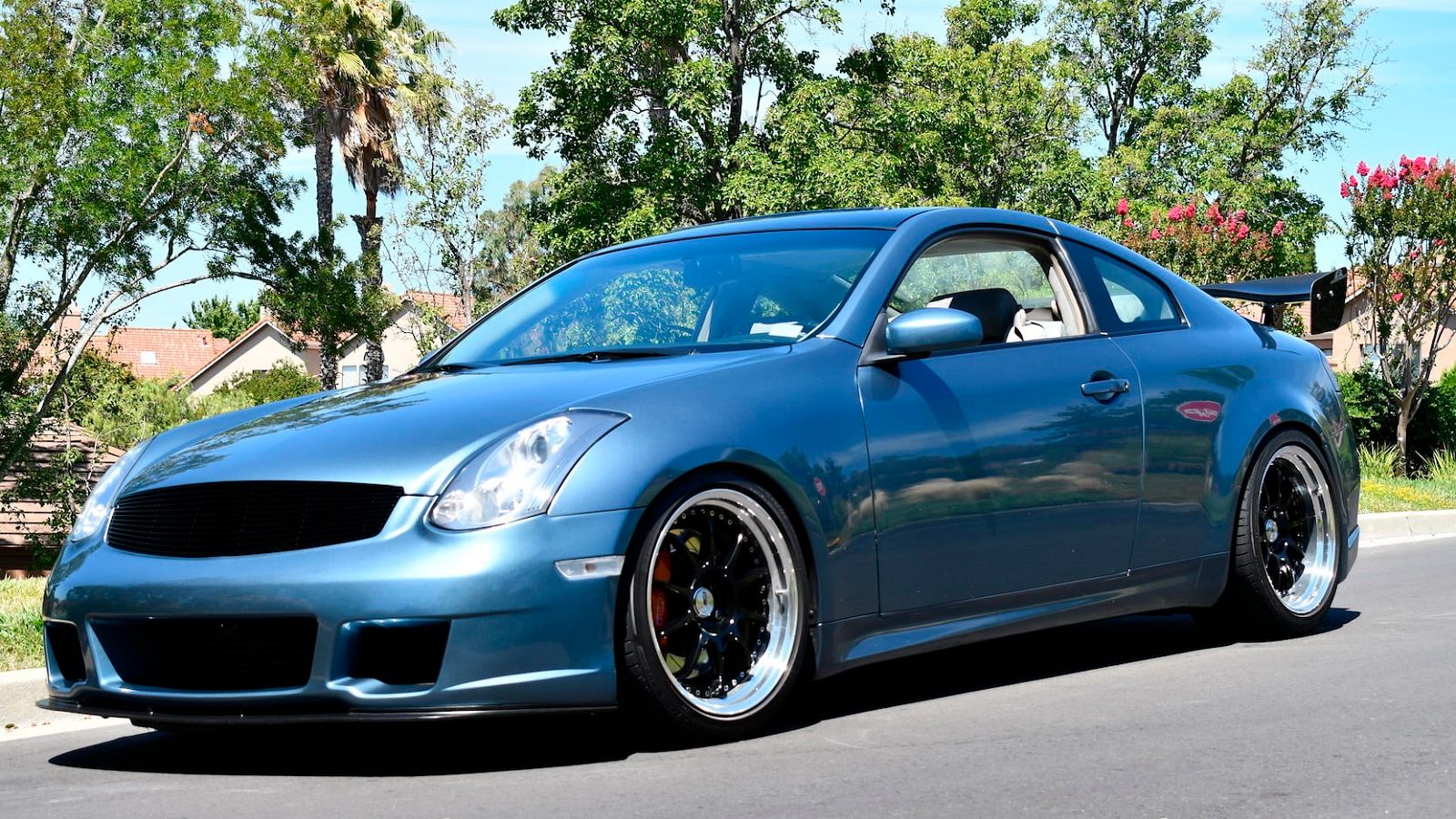 A parked 2007 Infinity G35 Coupe 