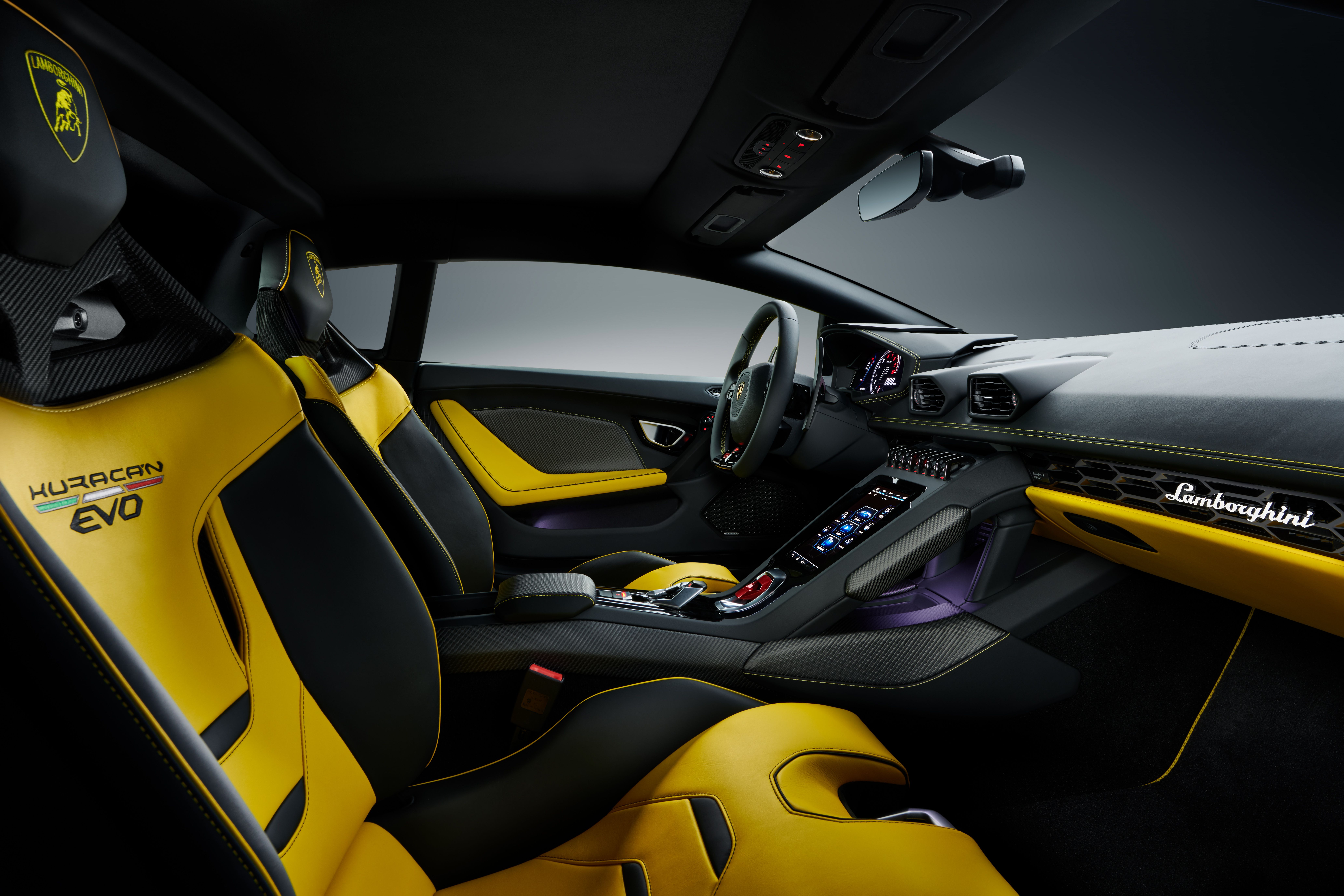 2022 Lamborghini Huracan EVO interior 
