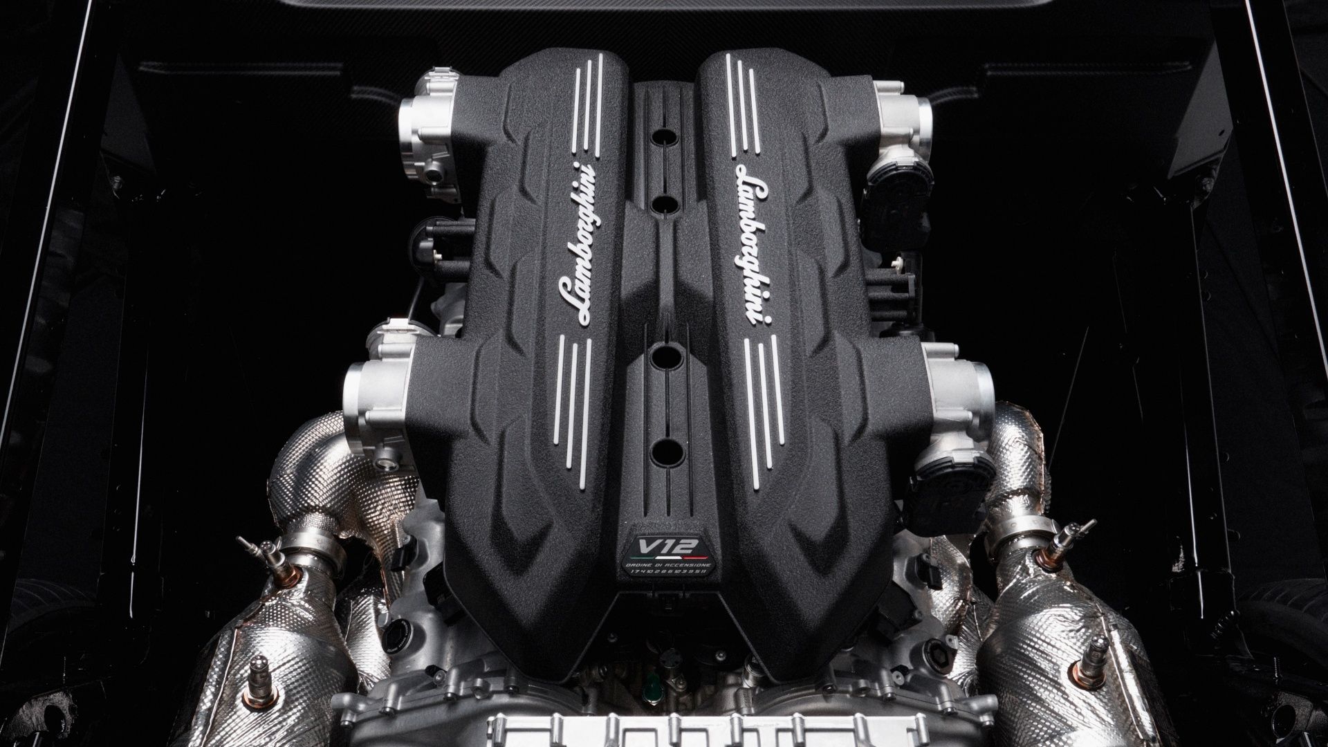 Foto mesin bakar Lamborghini LB744 6.5 liter V-12