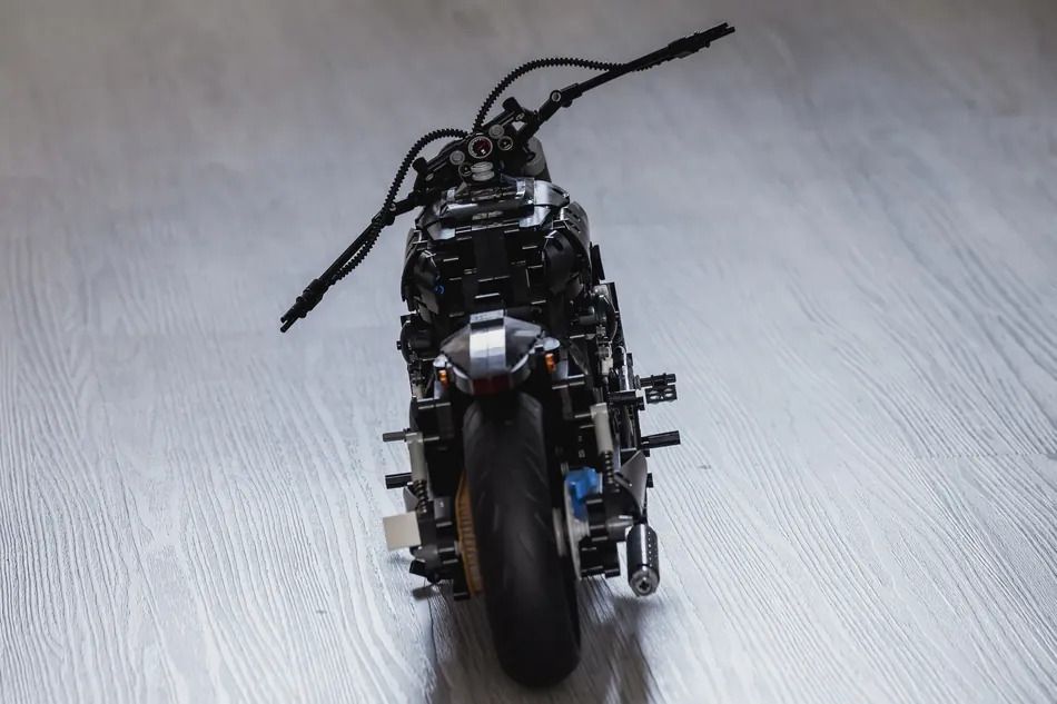 Harley-Davidson V-Rod LEGO3