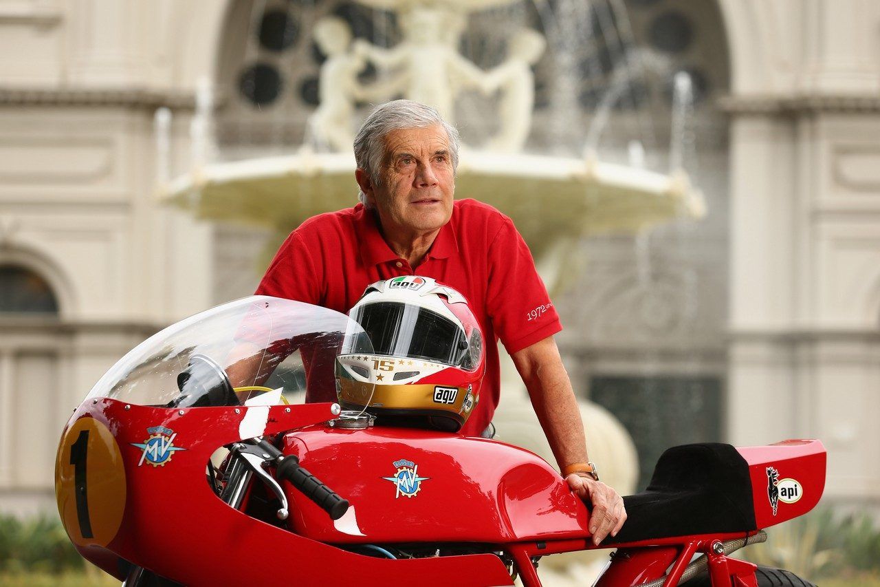 Tembakan statis dari Giacomo Agostini