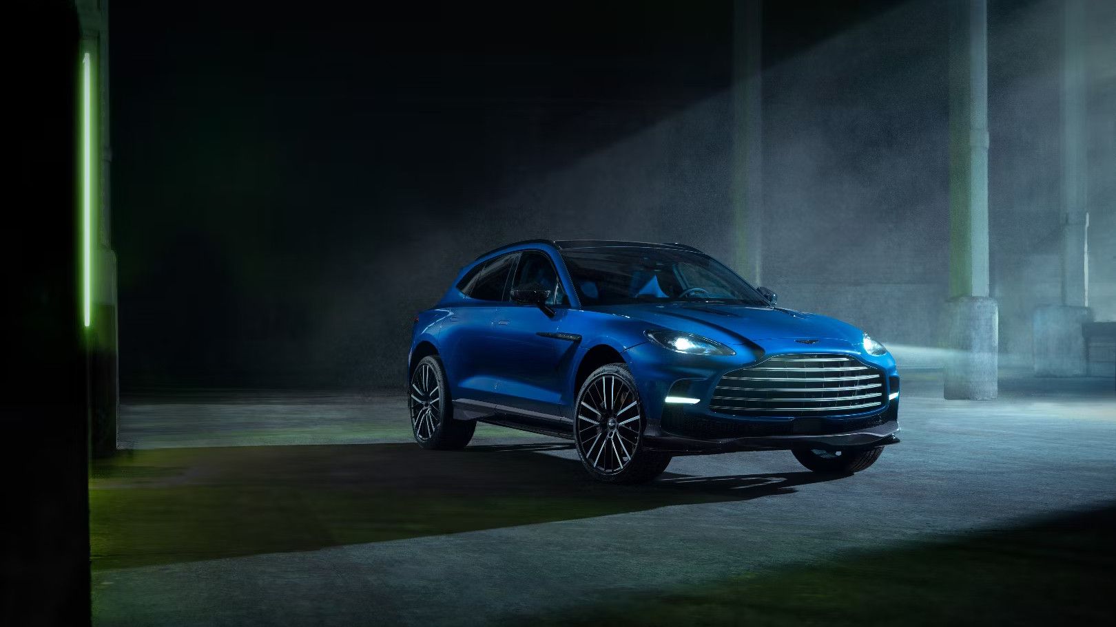 aston_martin_dbx707