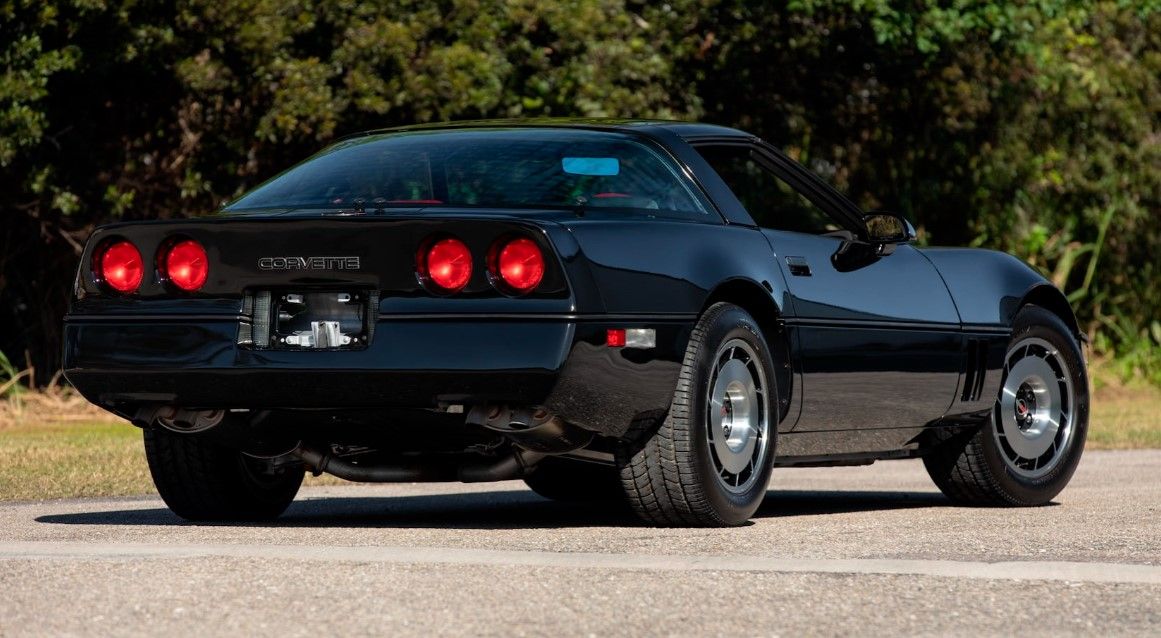 Bagian belakang Corvette hitam