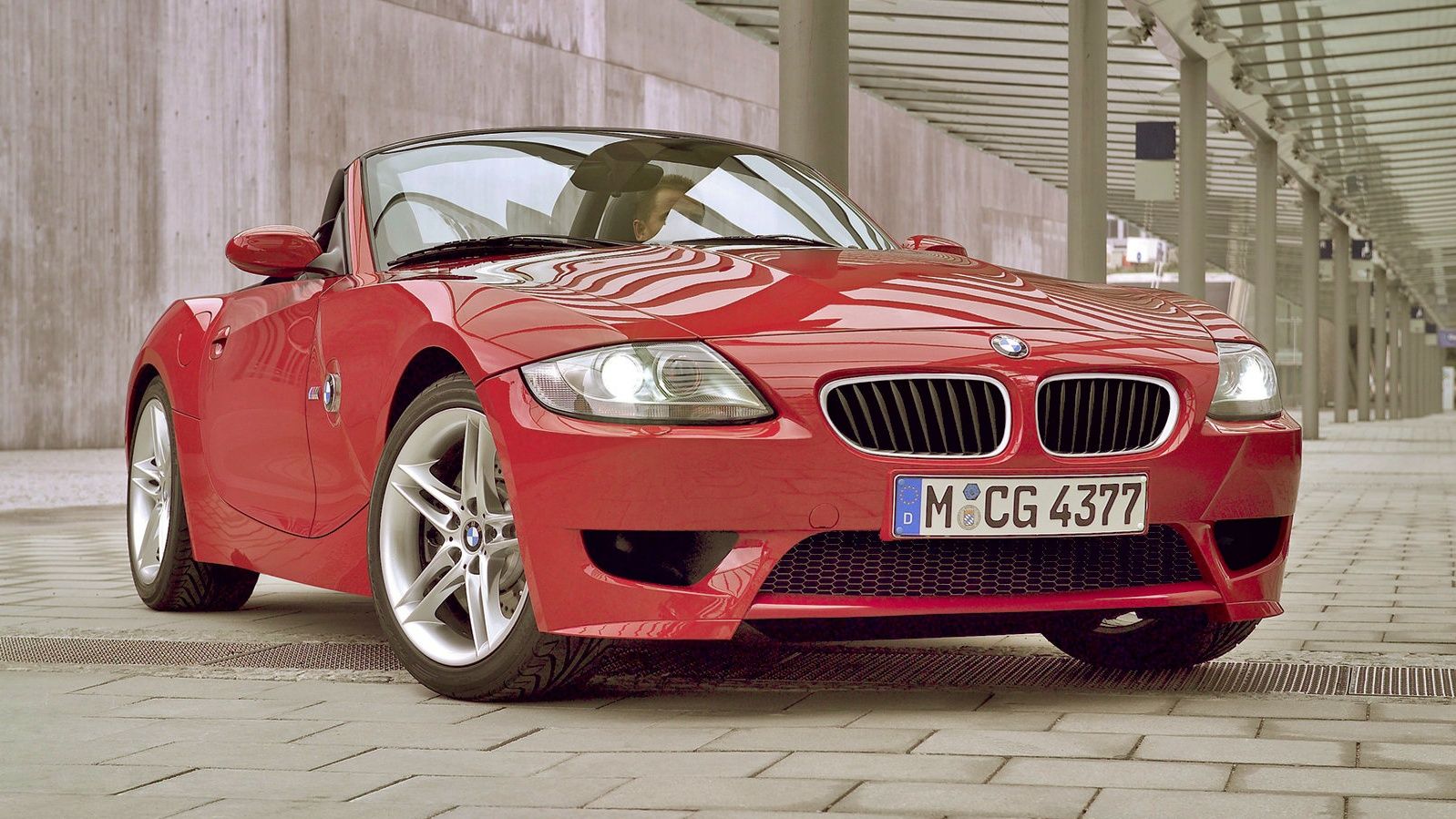 BMW Z4 M Roadster merah tahun 2006