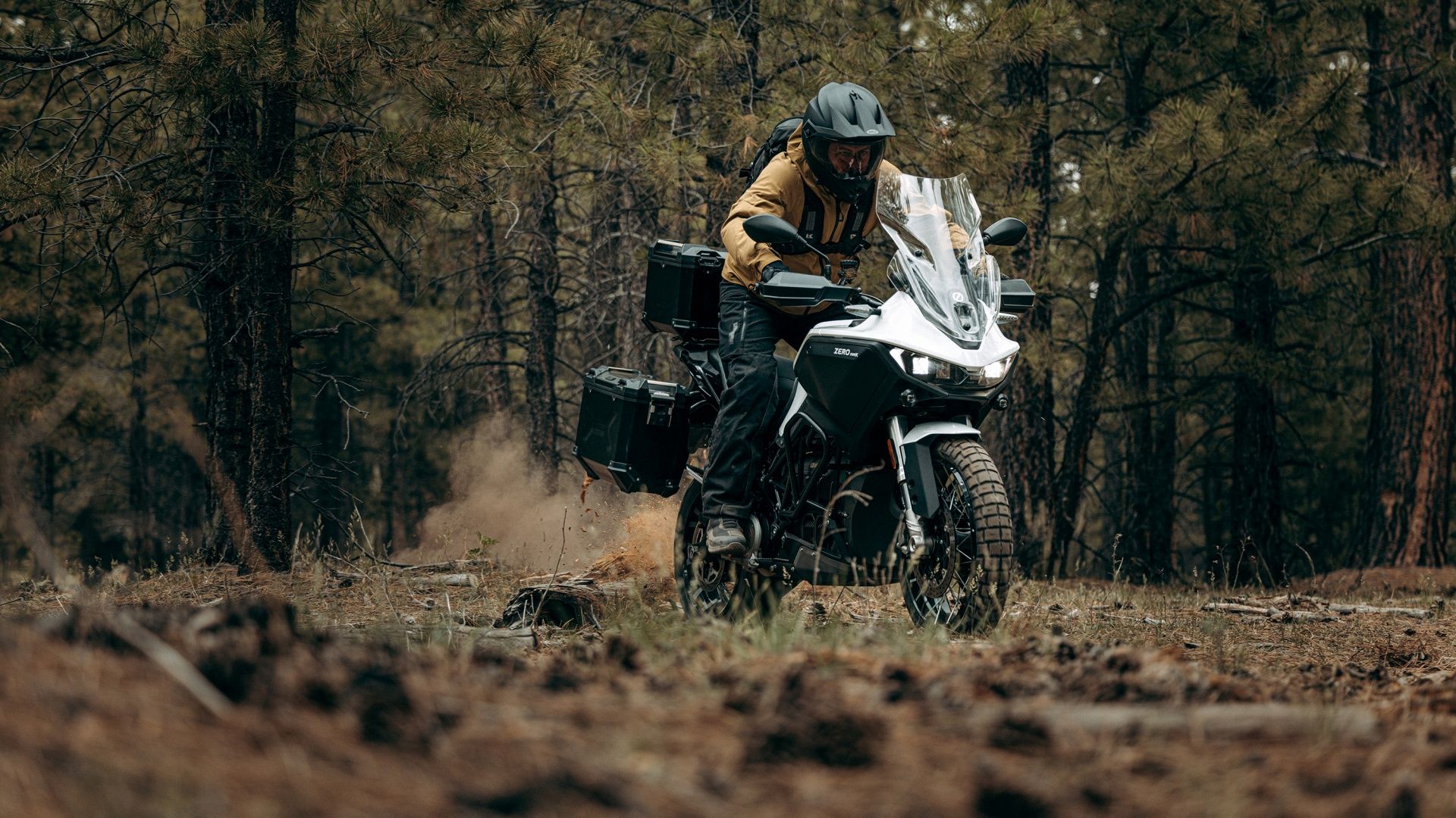 An action shot of a 2023 Zero DSR/X off-road