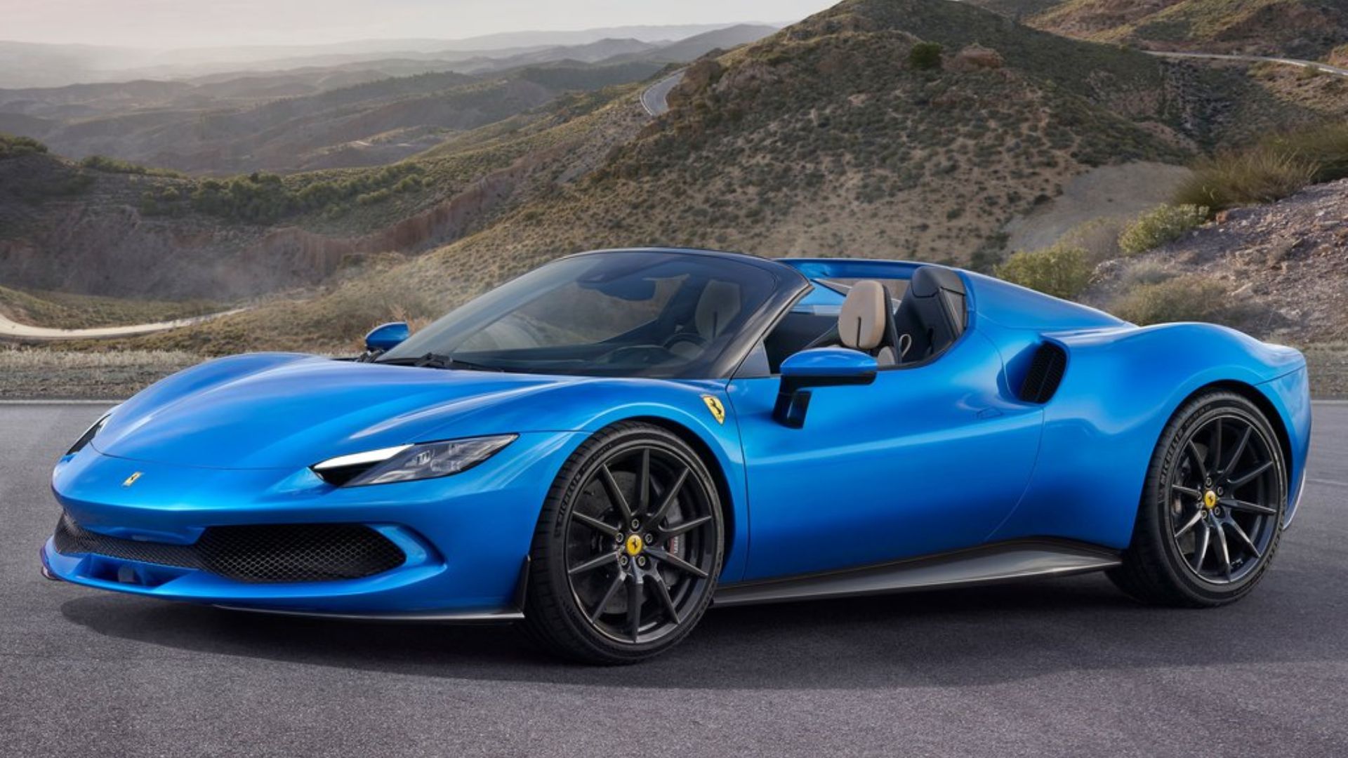 Ferrari 296 GTS warna biru