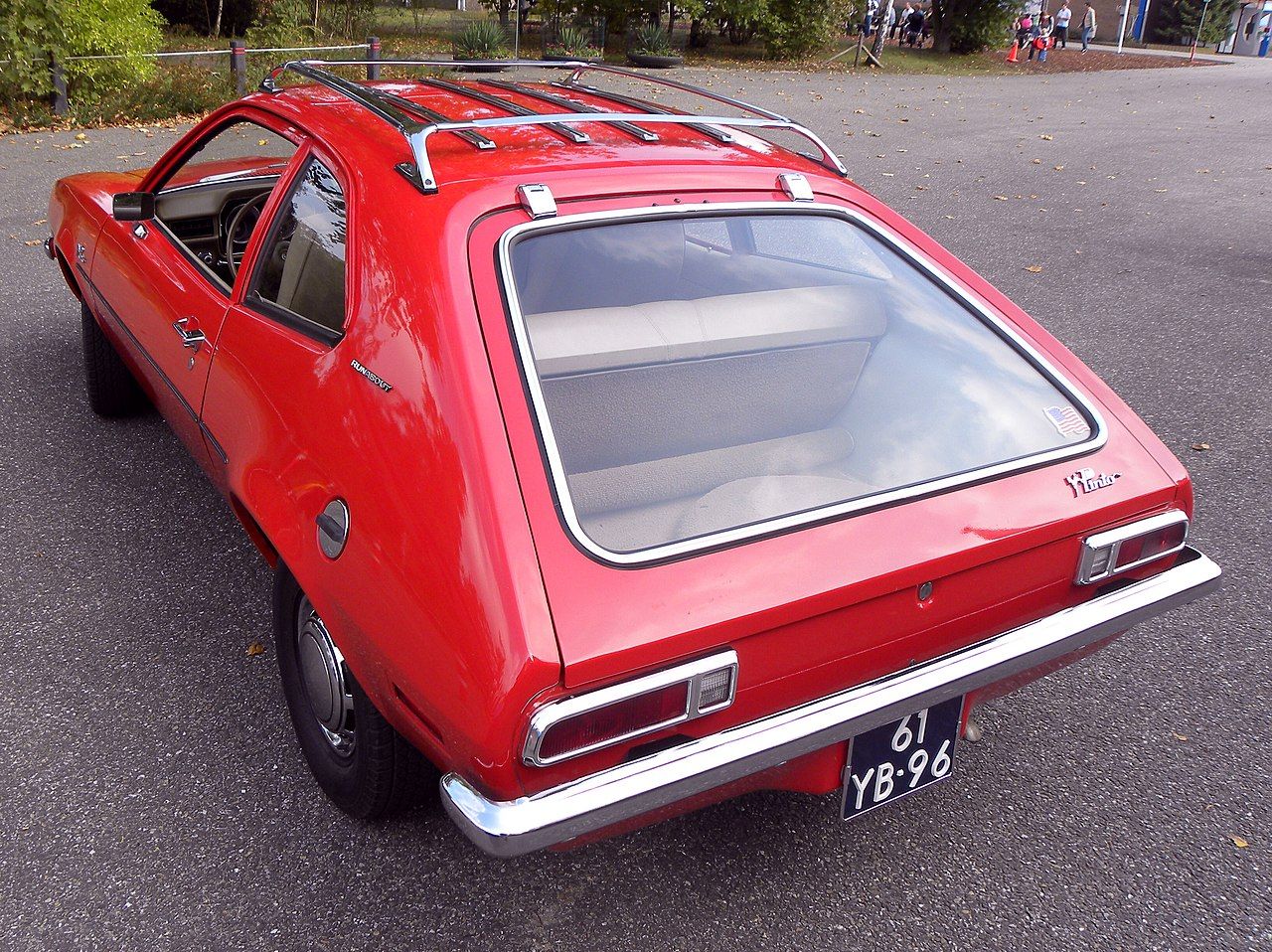 Ford Pinto runabout vermelho