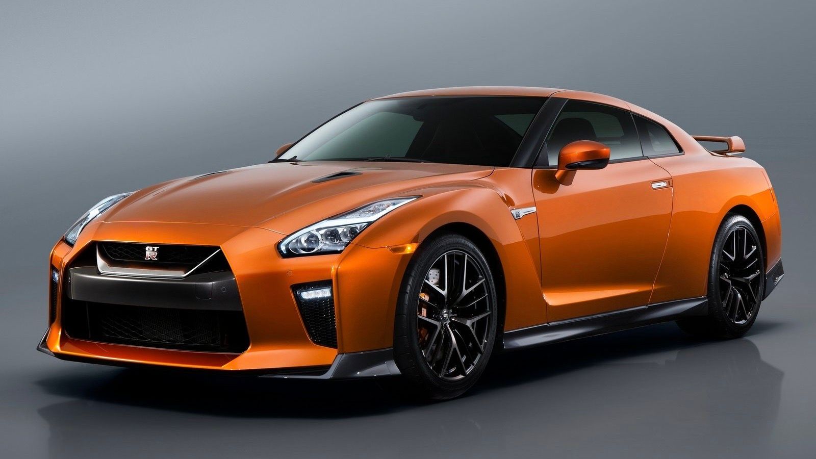 Nissan GT-R laranja 2017