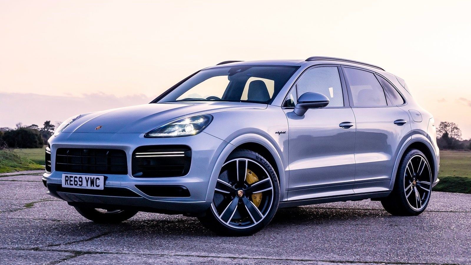2020 white Porsche Cayenne Turbo S E-Hybrid