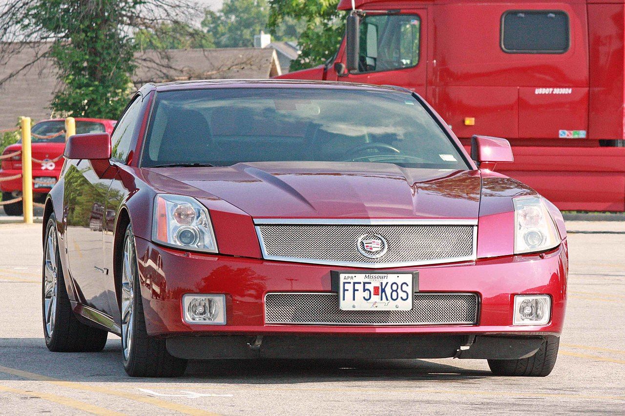 Cadillac XLR-V vermelho