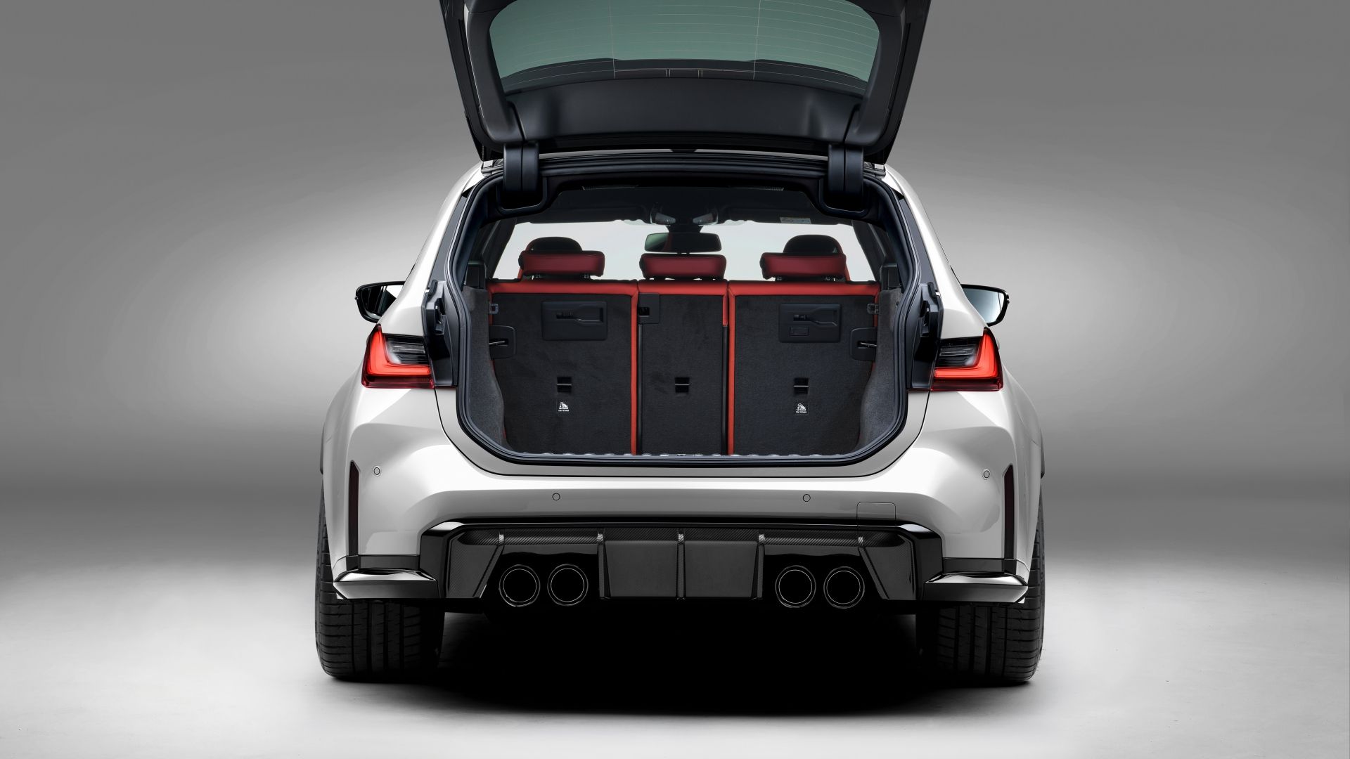 Abu-abu 2023 BMW M3 Touring