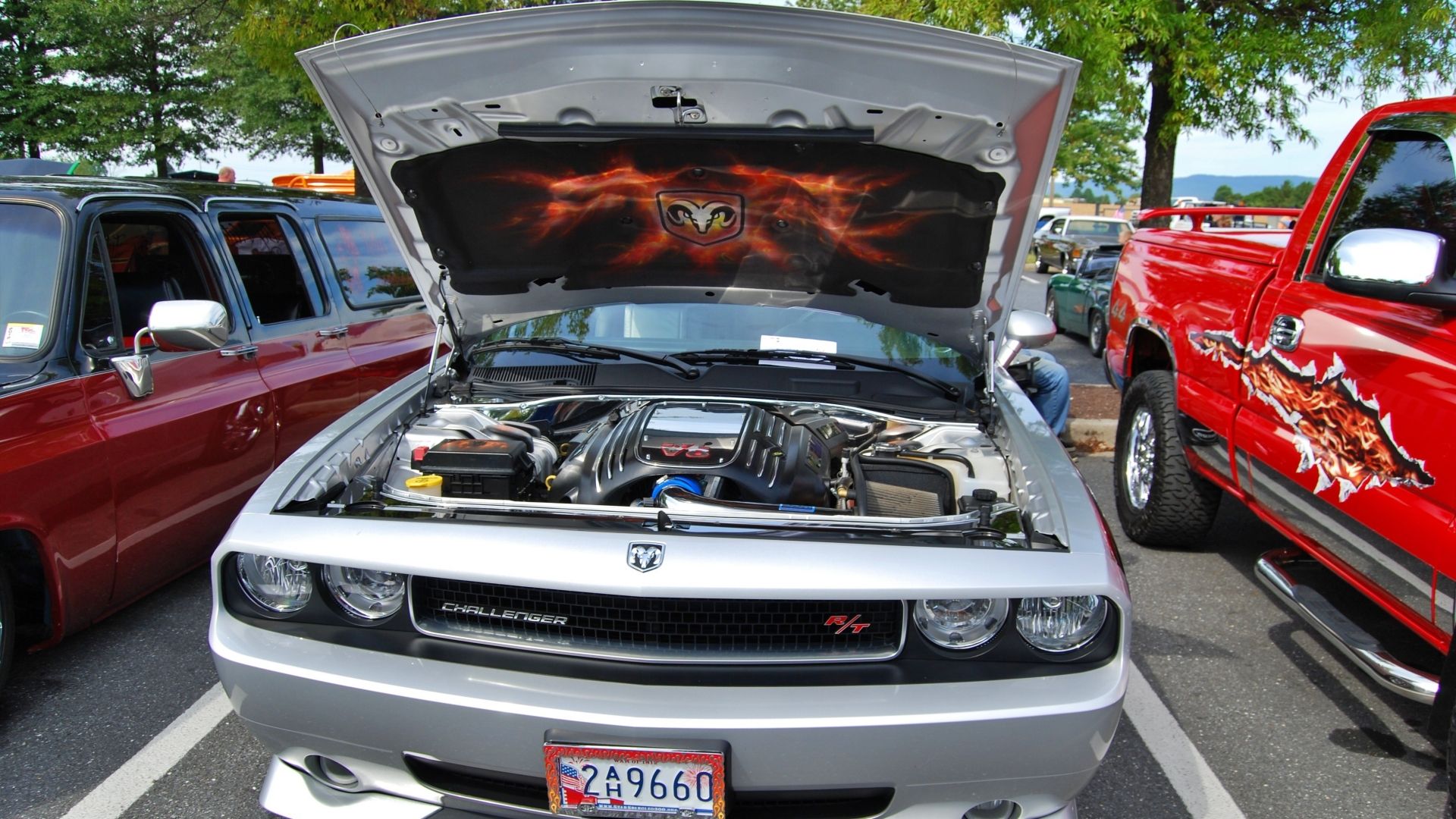Dodge Challenger R/T V-8 engine