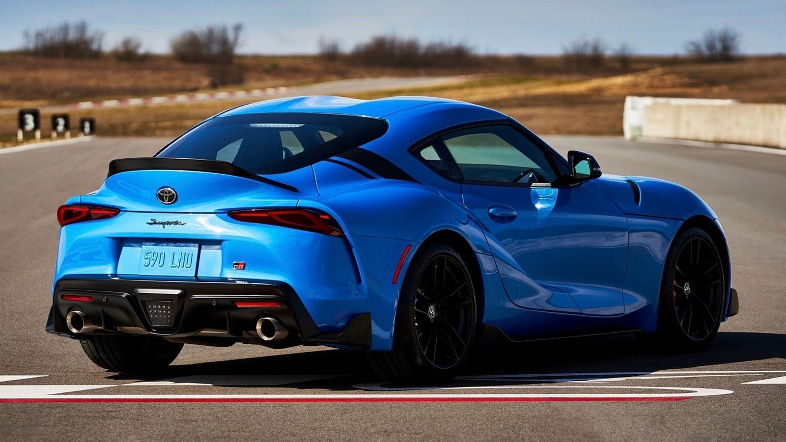 5 Reasons To Choose The Nissan Z Over The Toyota Supra (5 reasons To ...