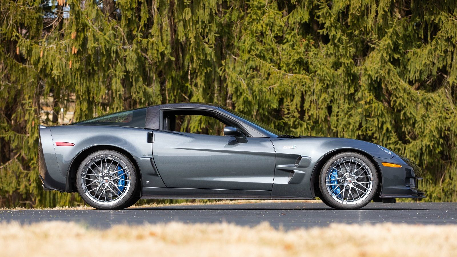 Here's Why You Should Buy A Chevrolet C6 Corvette ZR1 Over A 2023