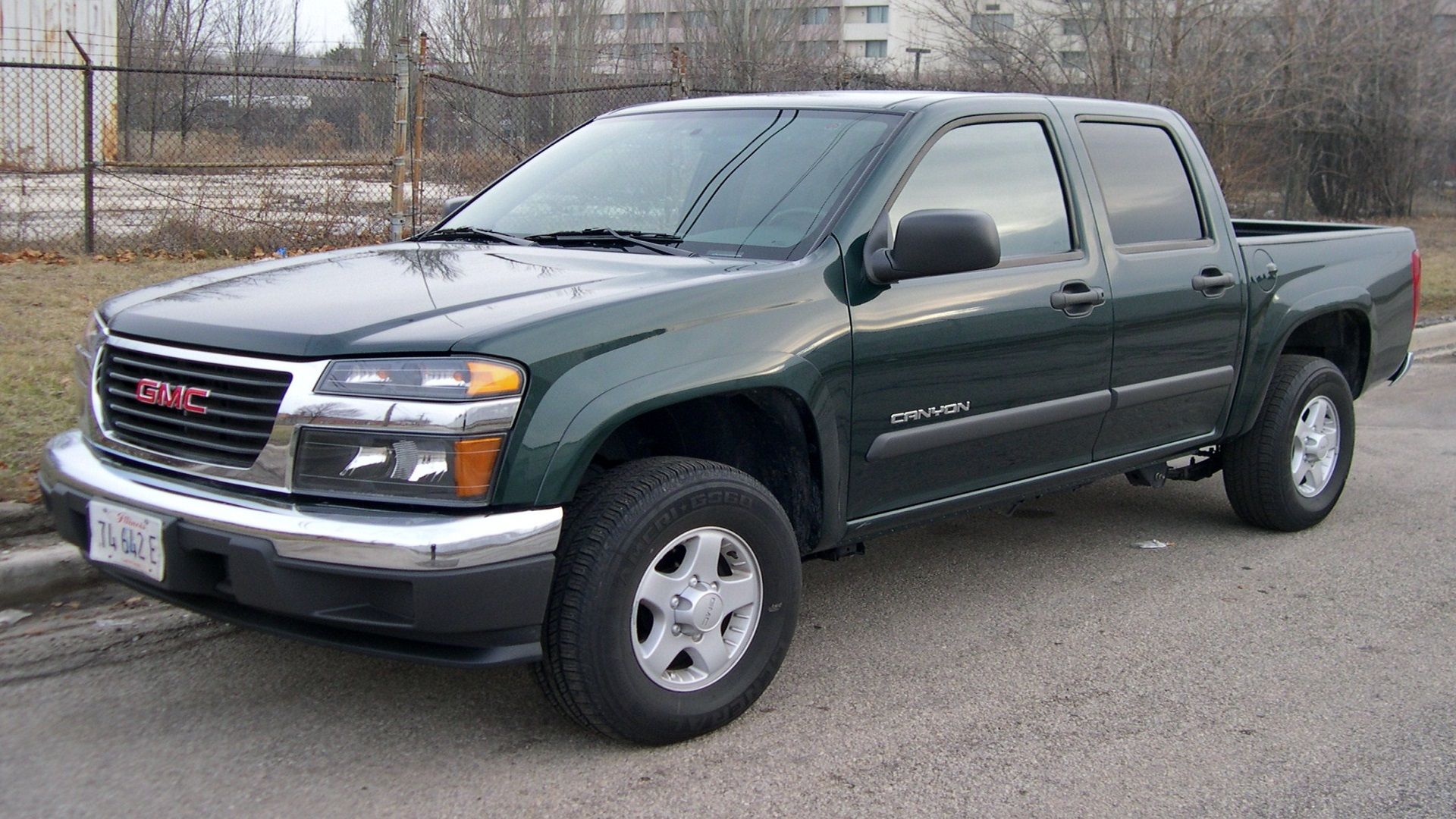 A parked 2010 GMC Canyon