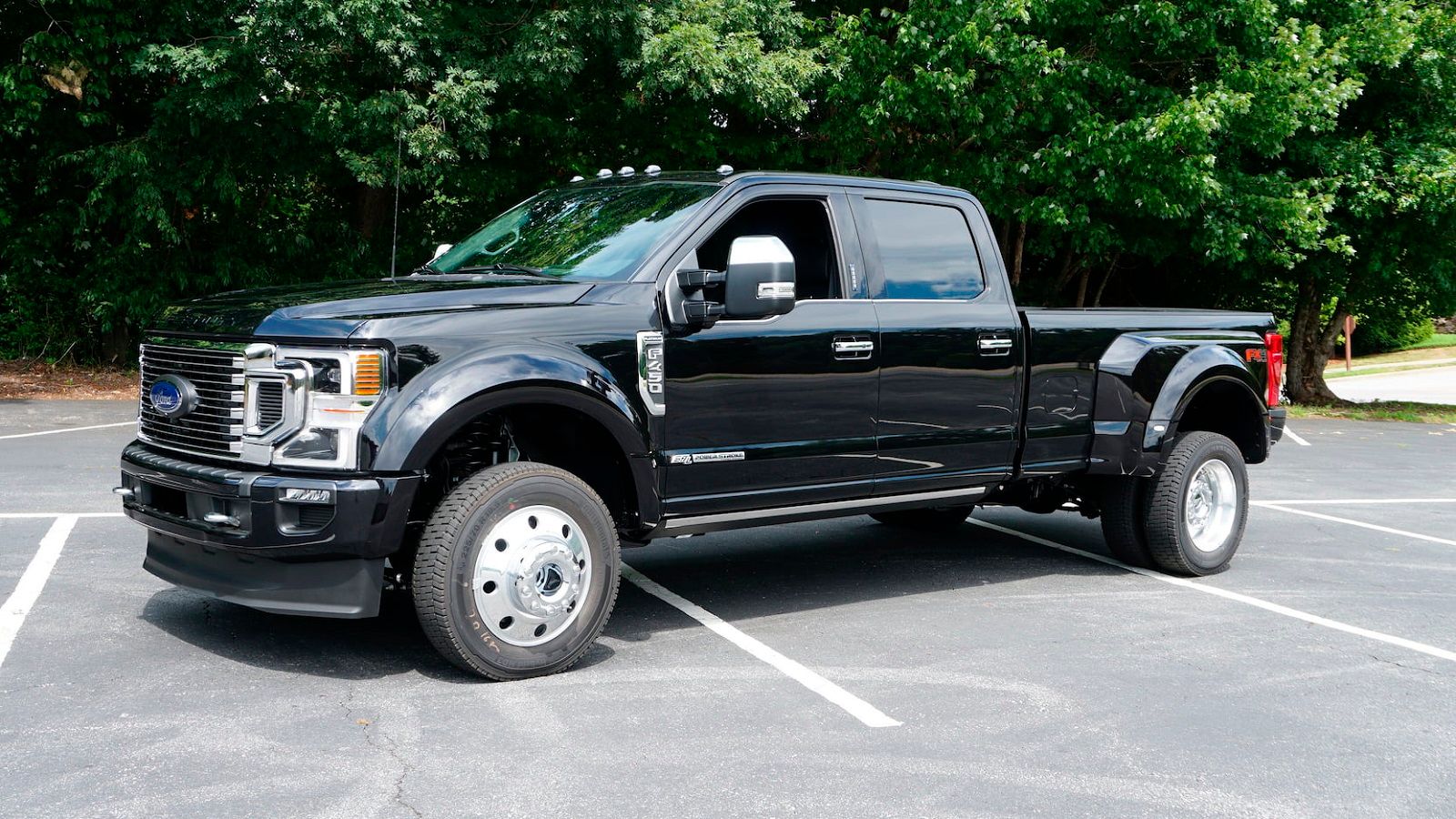 A parked 2022 Ford F450