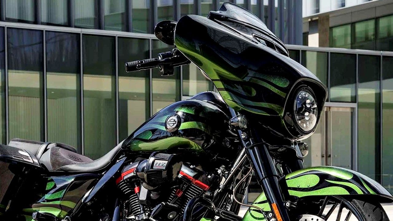 2022 Harley-Davidson CVO Street Glide Close-Up