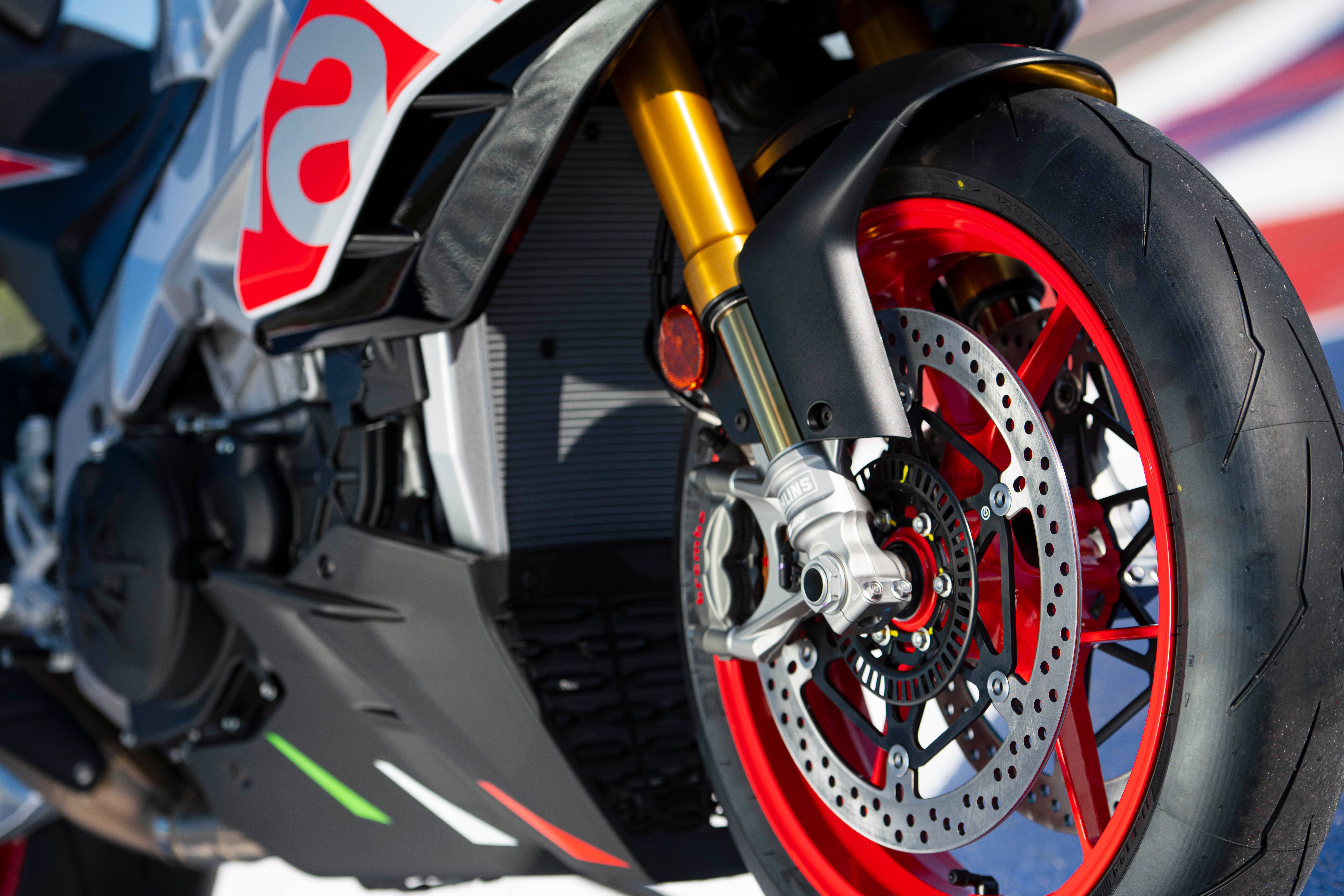 Suspensi edisi khusus Aprilia Tuono V4 2023