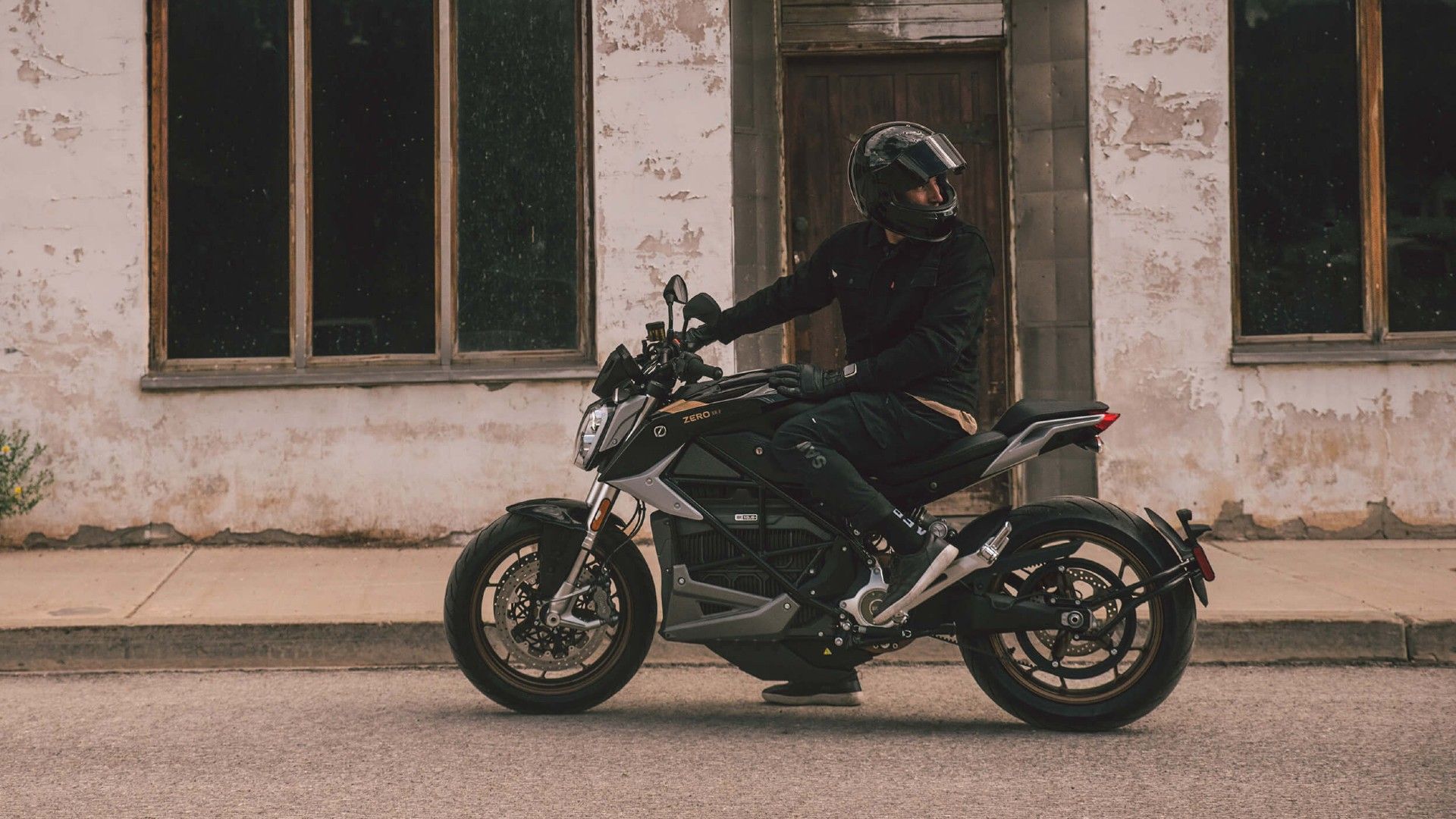 Black 2023 Zero SR/F Electric Motorcycle