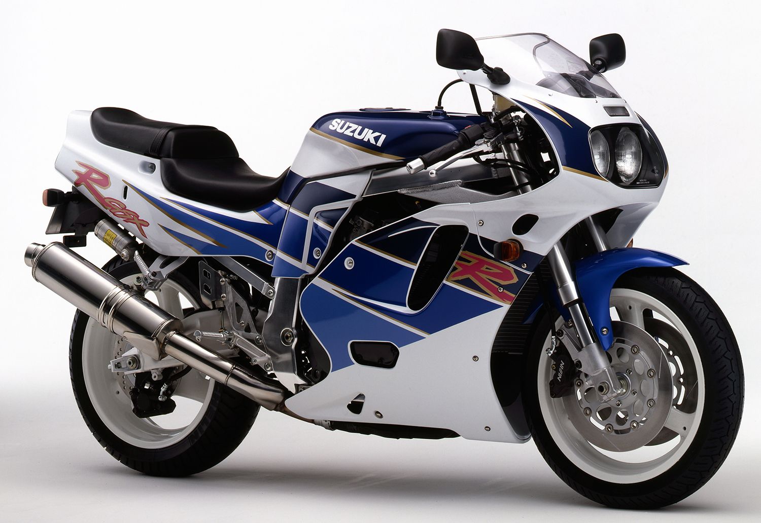 Studio image of the 1992 Suzuki GSX-R750