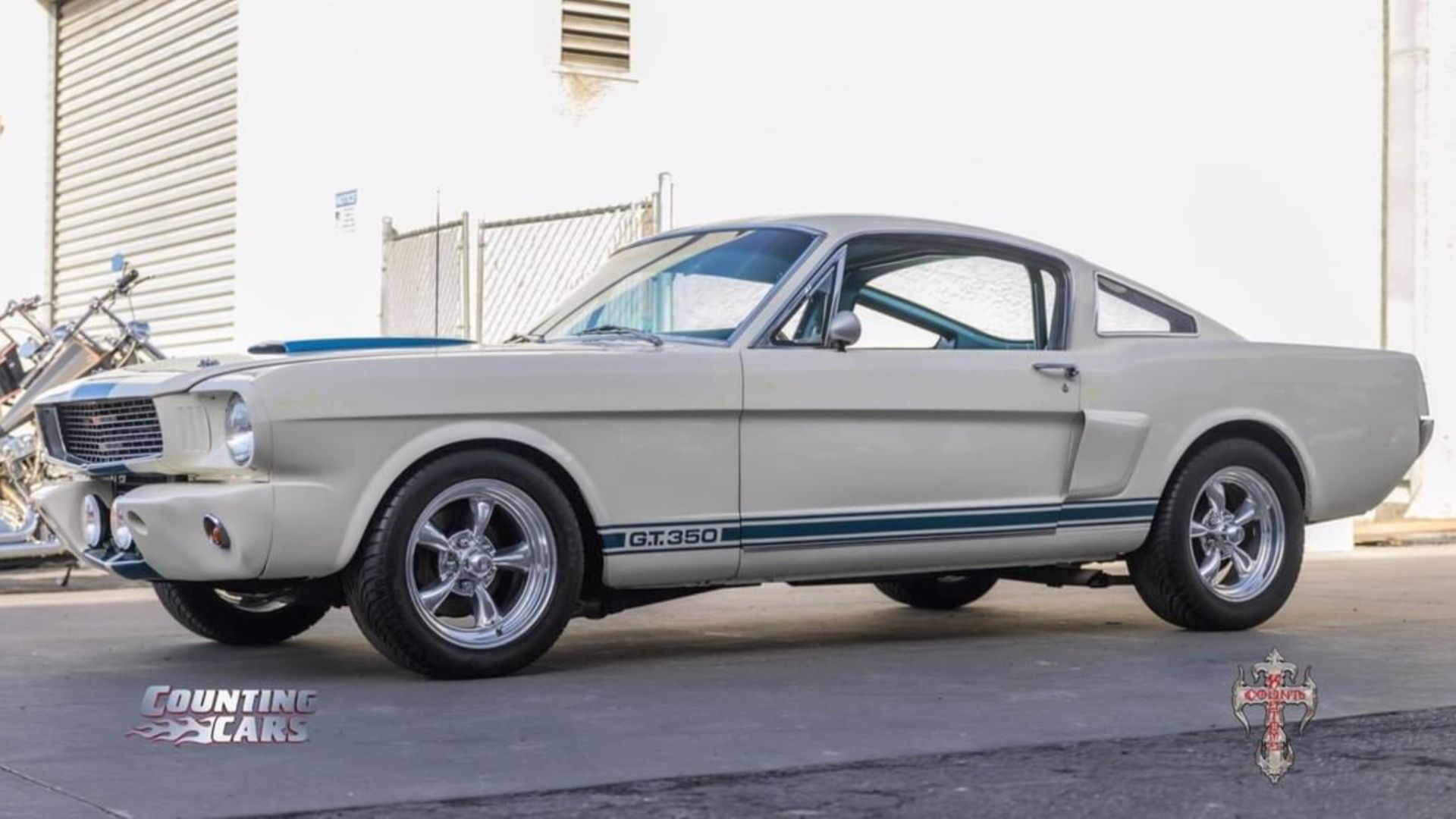Vista lateral do Shelby GT350 de Danny Koker
