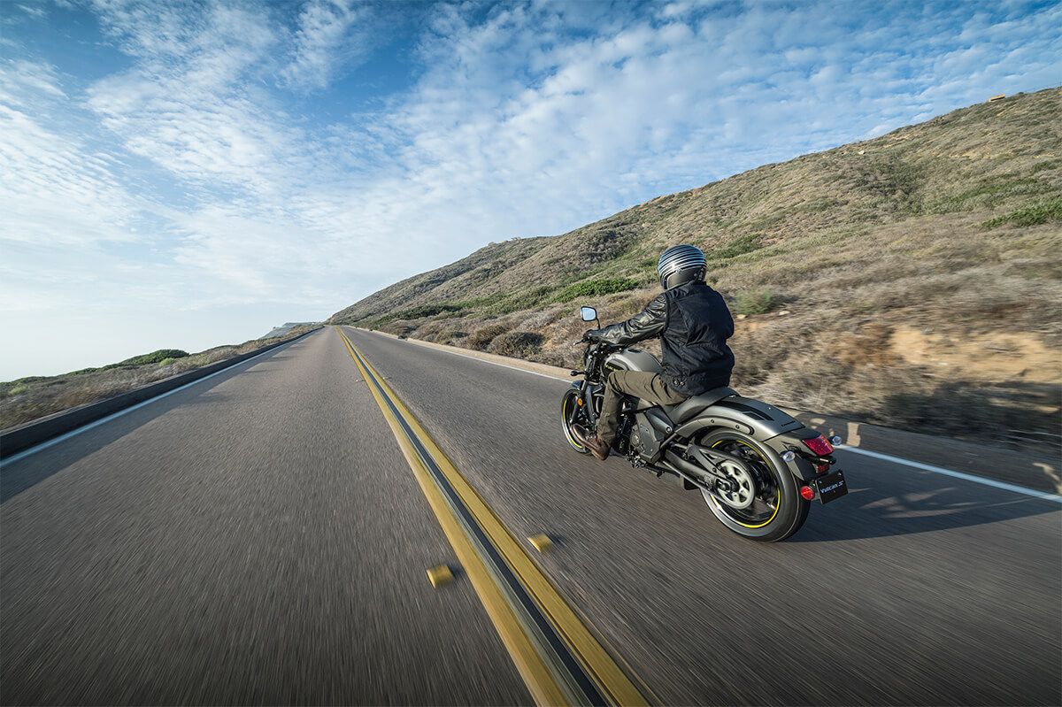 Kawasaki Vulcan S di jalan