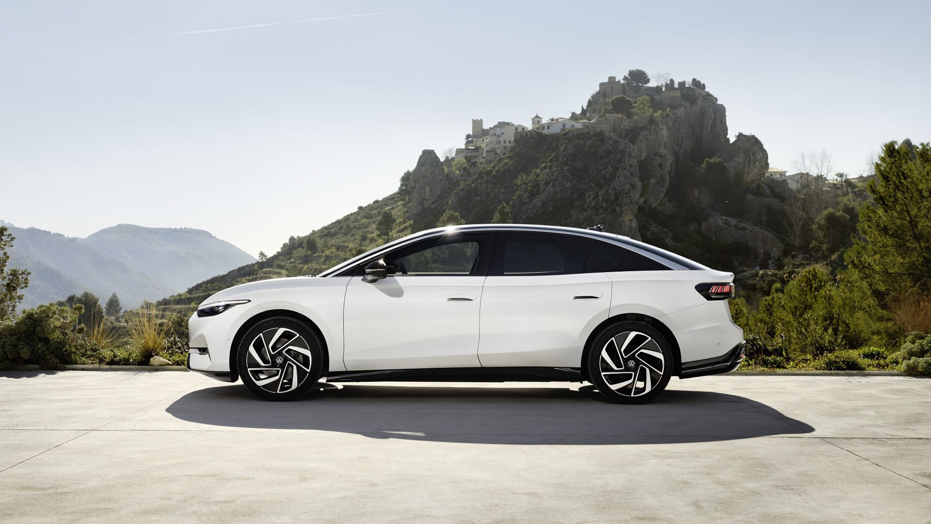 2024 Volkswagen ID.7 side shot