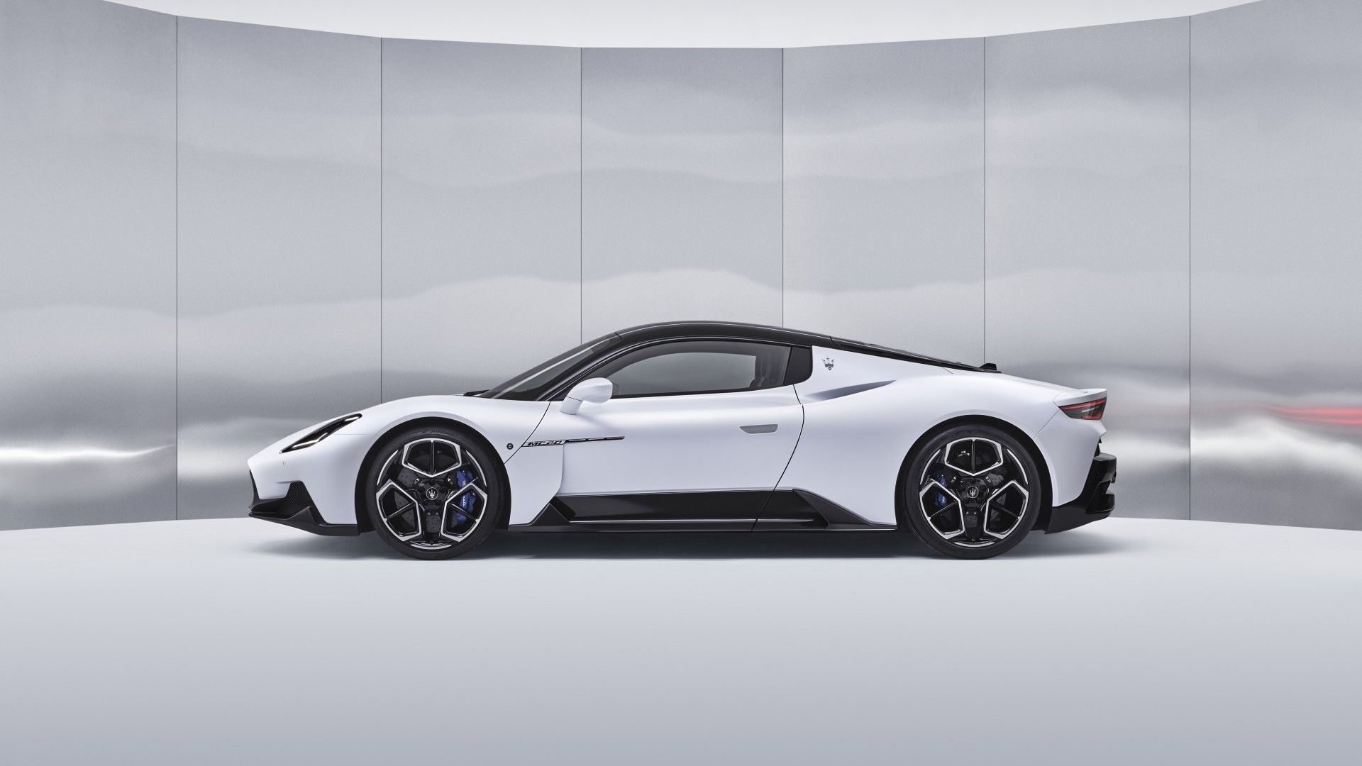 Putih Maserati MC20 Folgore