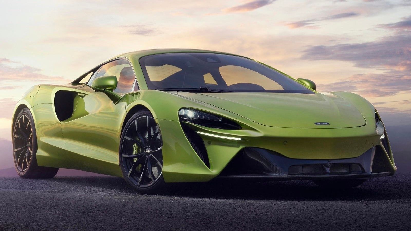 McLaren Artura 2022 berwarna hijau