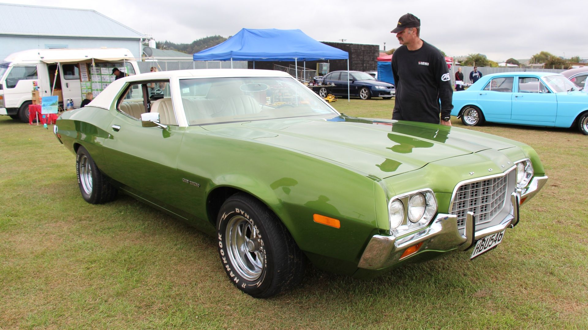 1972 Ford Gran Torino com capota rígida