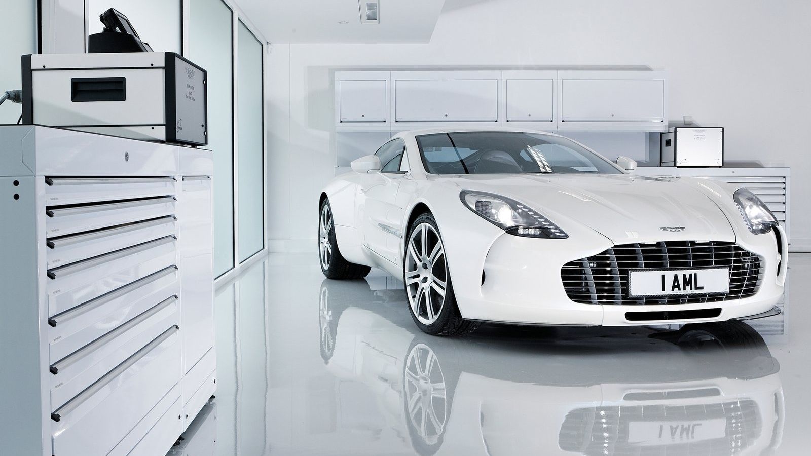 Putih 2010 Aston Martin One-77