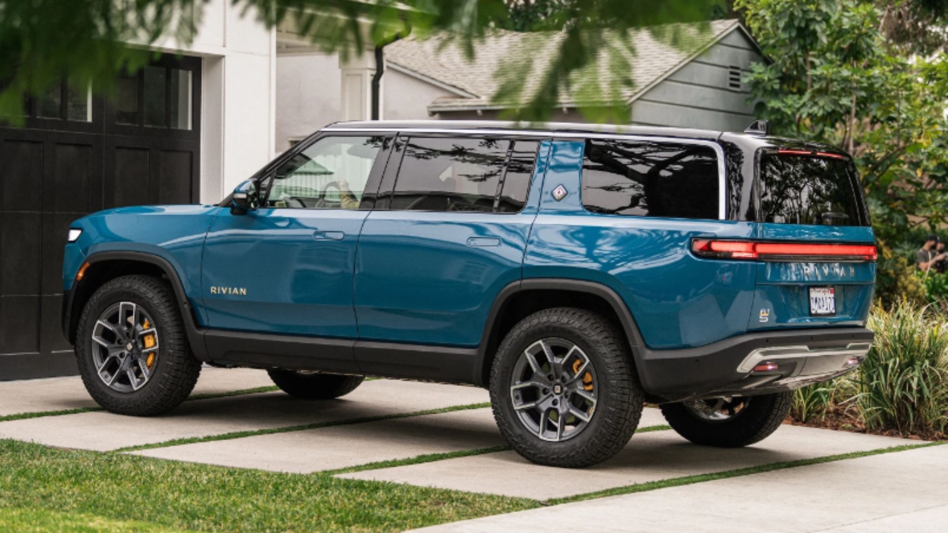 Cor Azul Rivian R1S