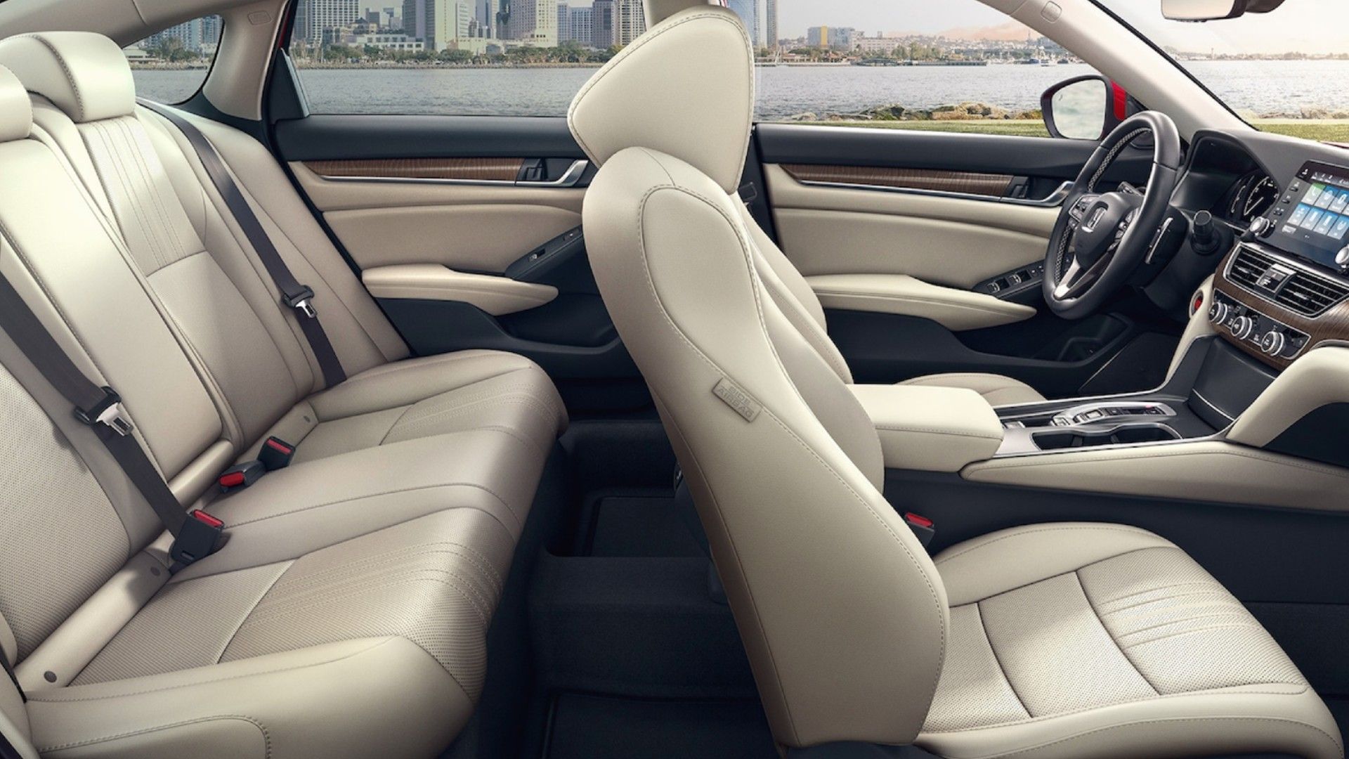 Interior krem ​​​​Honda Accord Hybrid 2022