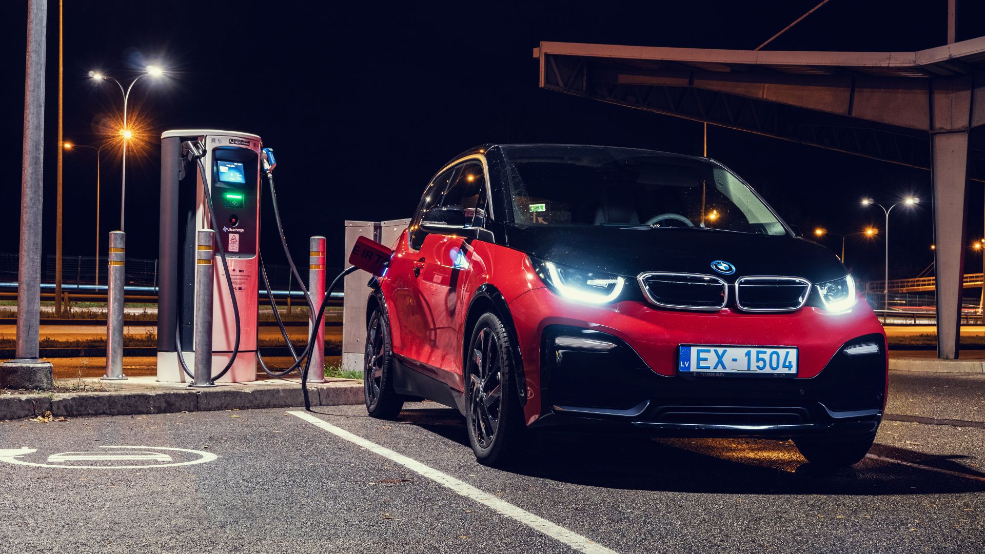 BMW i3 vermelho e preto