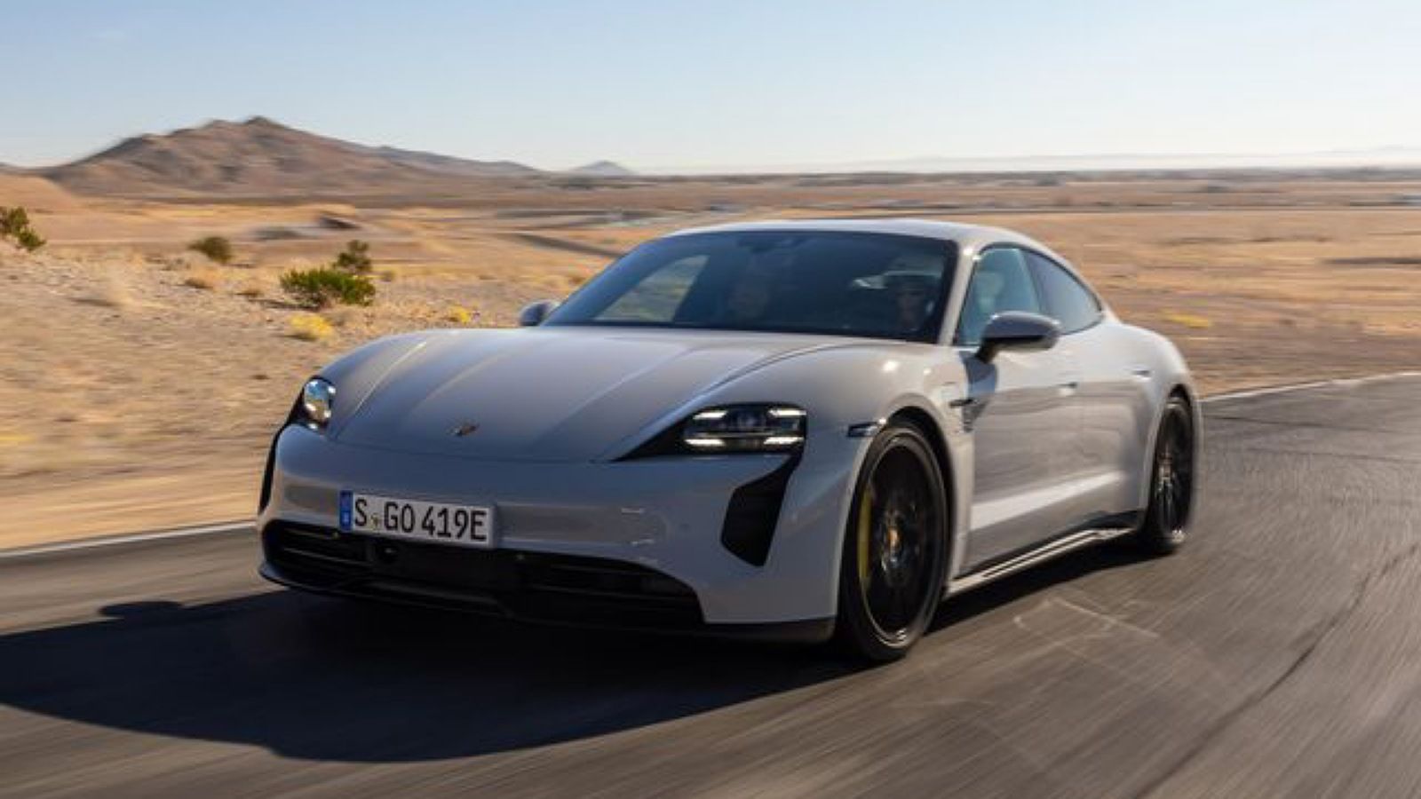 Porsche Taycan Turbo S cinza 2023 elétrico
