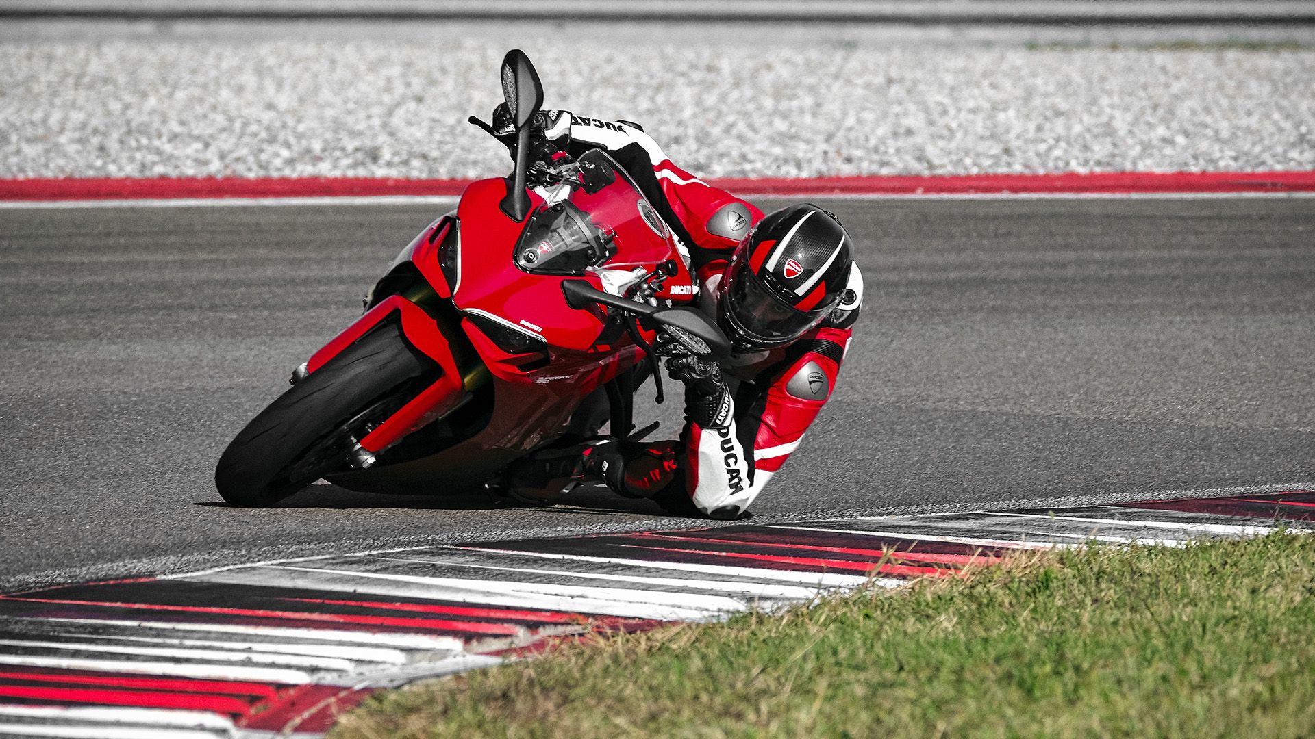 2023 Ducati SuperSport S Cornering