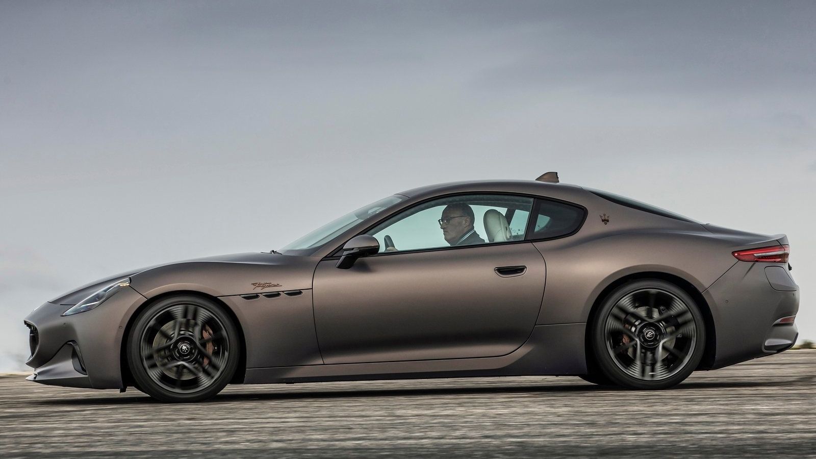 2023 Maserati GranTurismo Folgore side