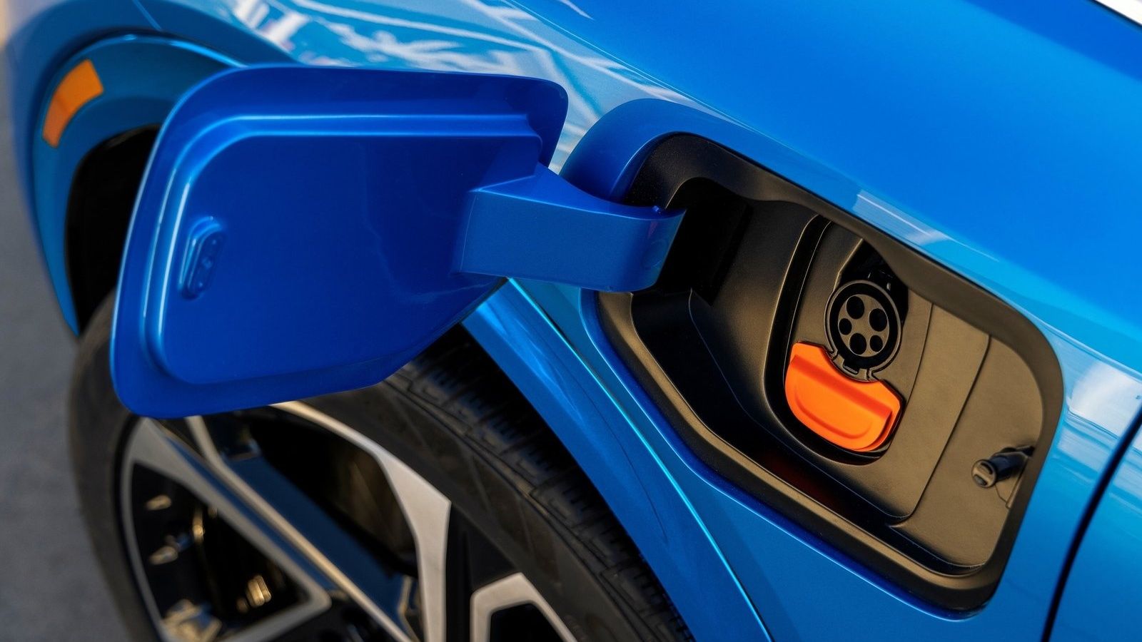 2024 Chevrolet Equinox EV charging port