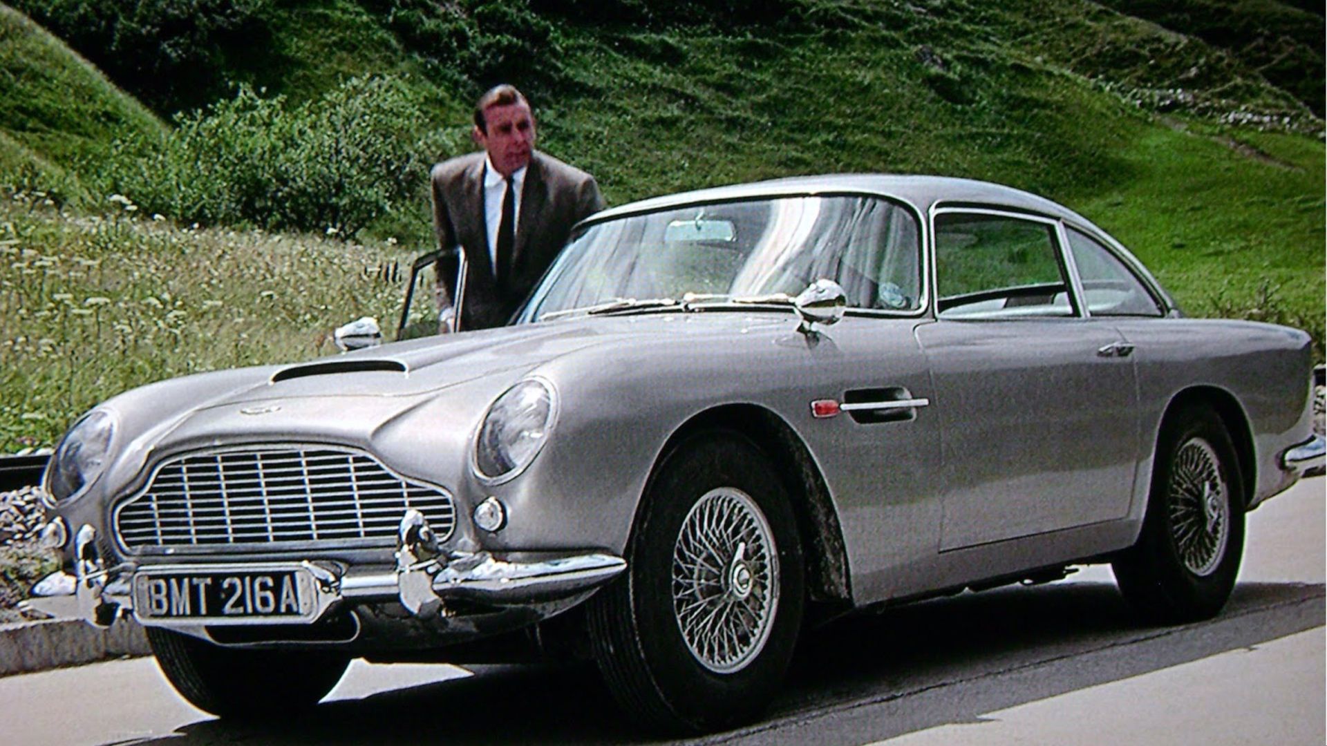 Sean Connery com Aston Martin DB5 1964