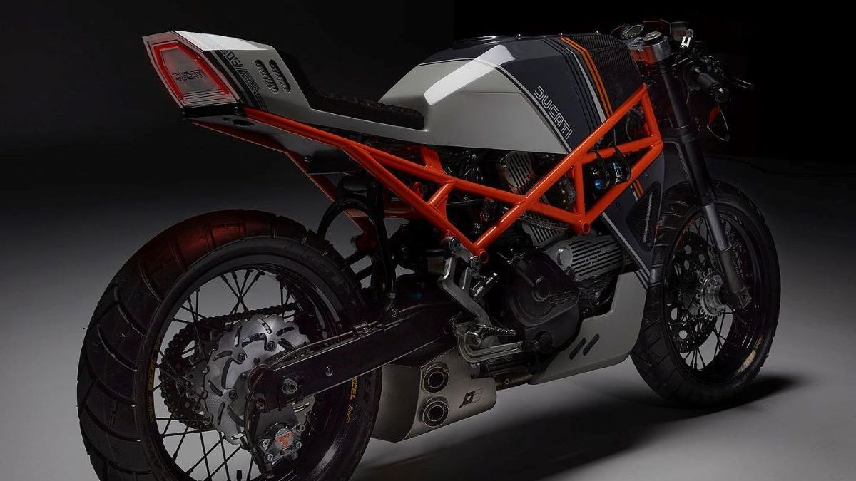 Untuk yang Berani - Hantu dalam Warna Abu-abu