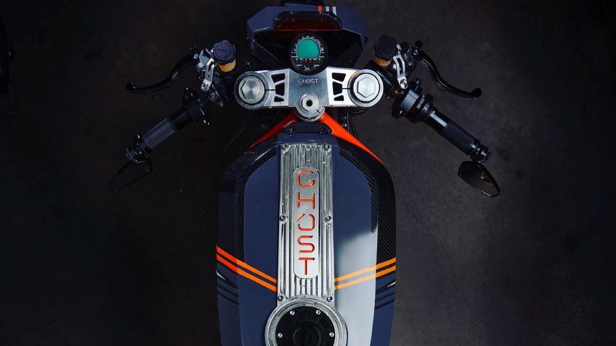 ForTheBold - Hantu dalam warna abu-abu