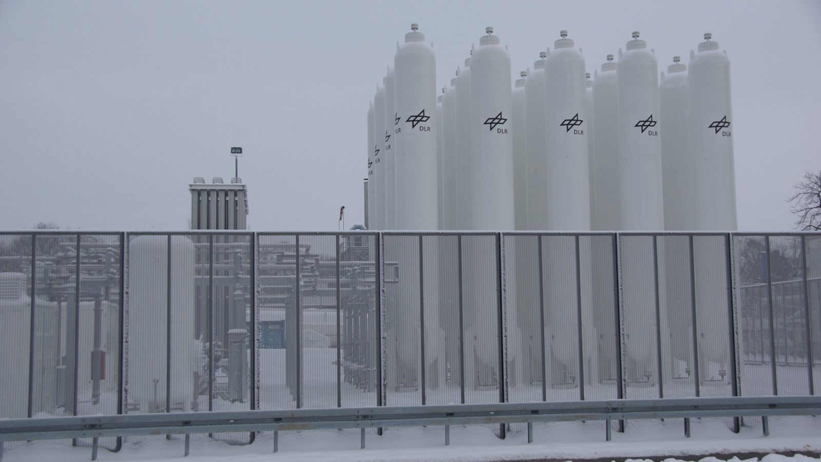 Hydrogen Storage Tanks In Frigid Temperatures