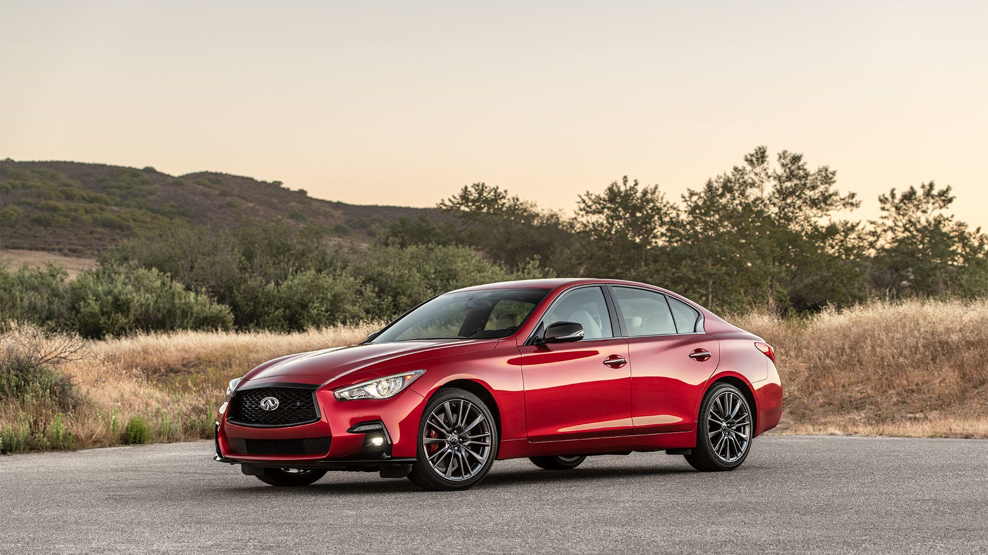 Infiniti Q50 vermelho