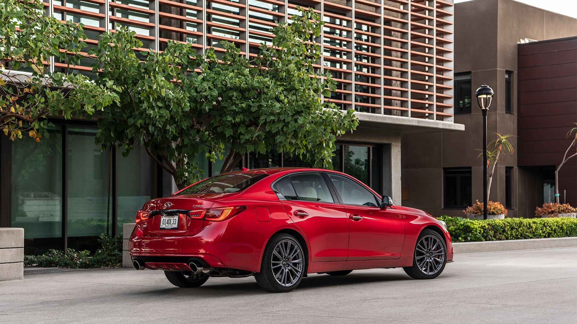 Infiniti Q50 vermelho