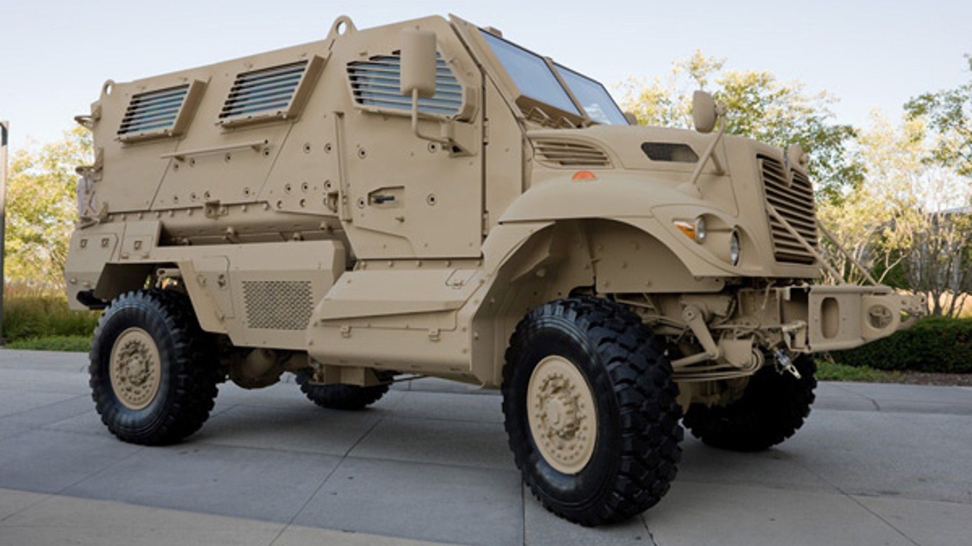 Brown International MaxxPro Categoria 1 MRAP