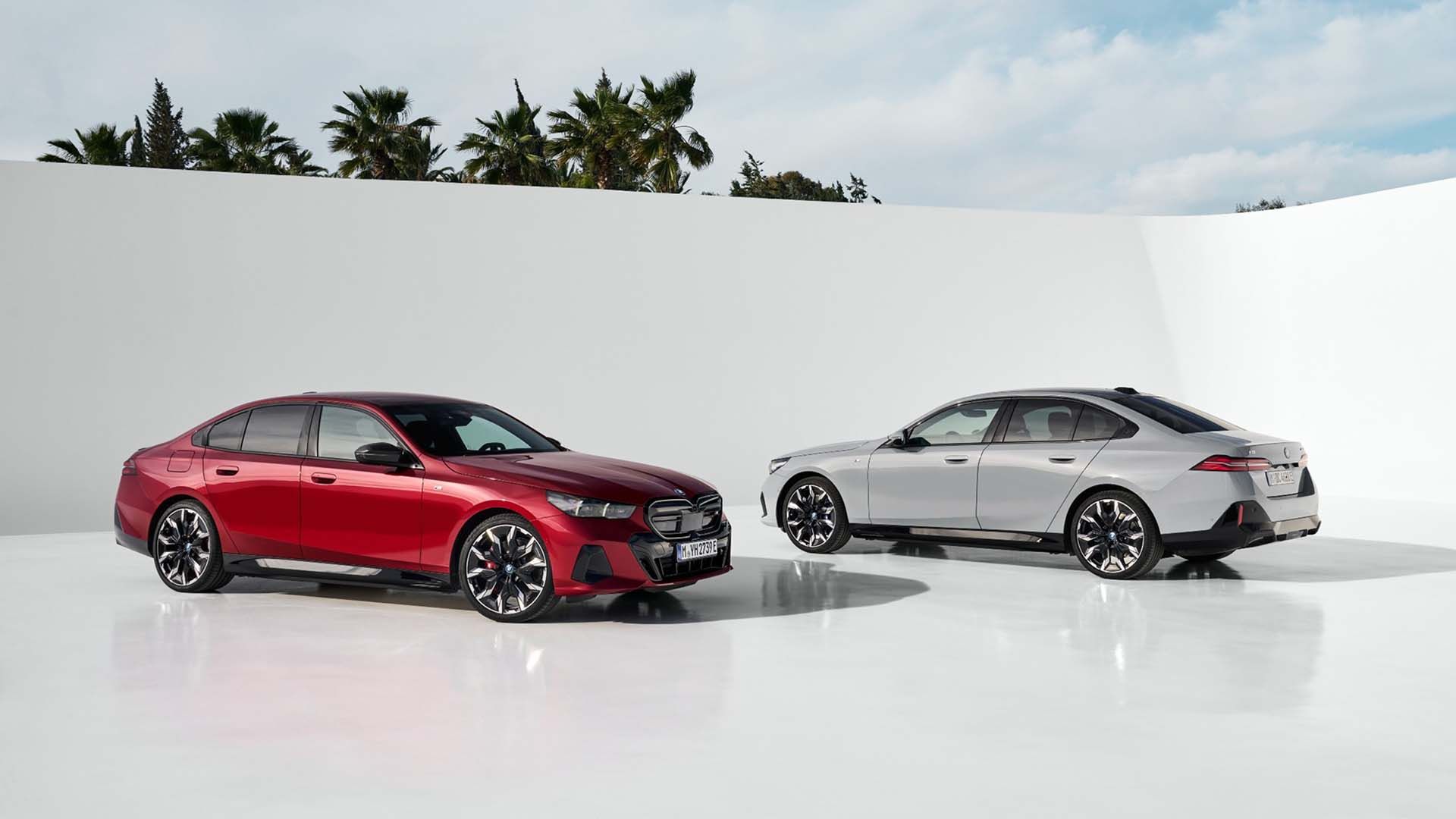 A red BMW i5 M60 and gray i5 eDrive40 