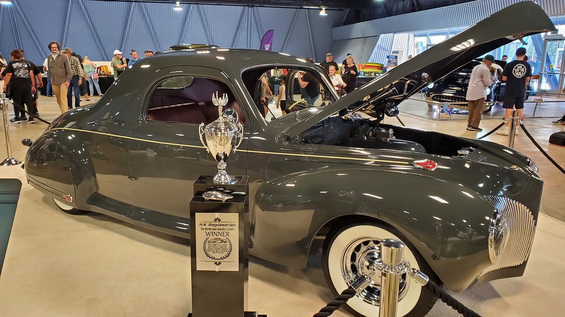 Ray Poletti 1940 Lincoln Zephyr ganha o prêmio HA Bagdasarian no Autorama 2023